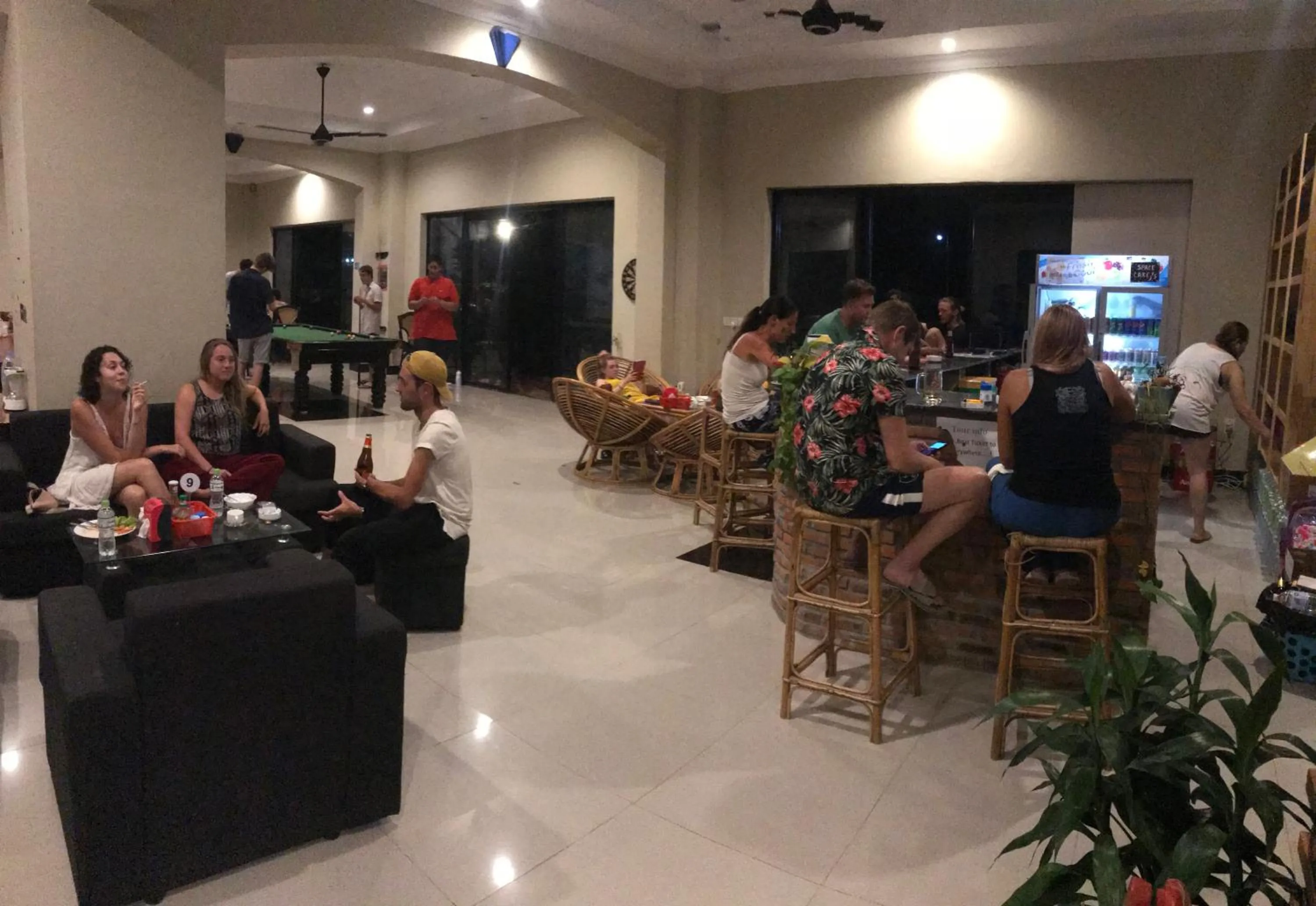 Restaurant/places to eat in Blue Diamond Hostel