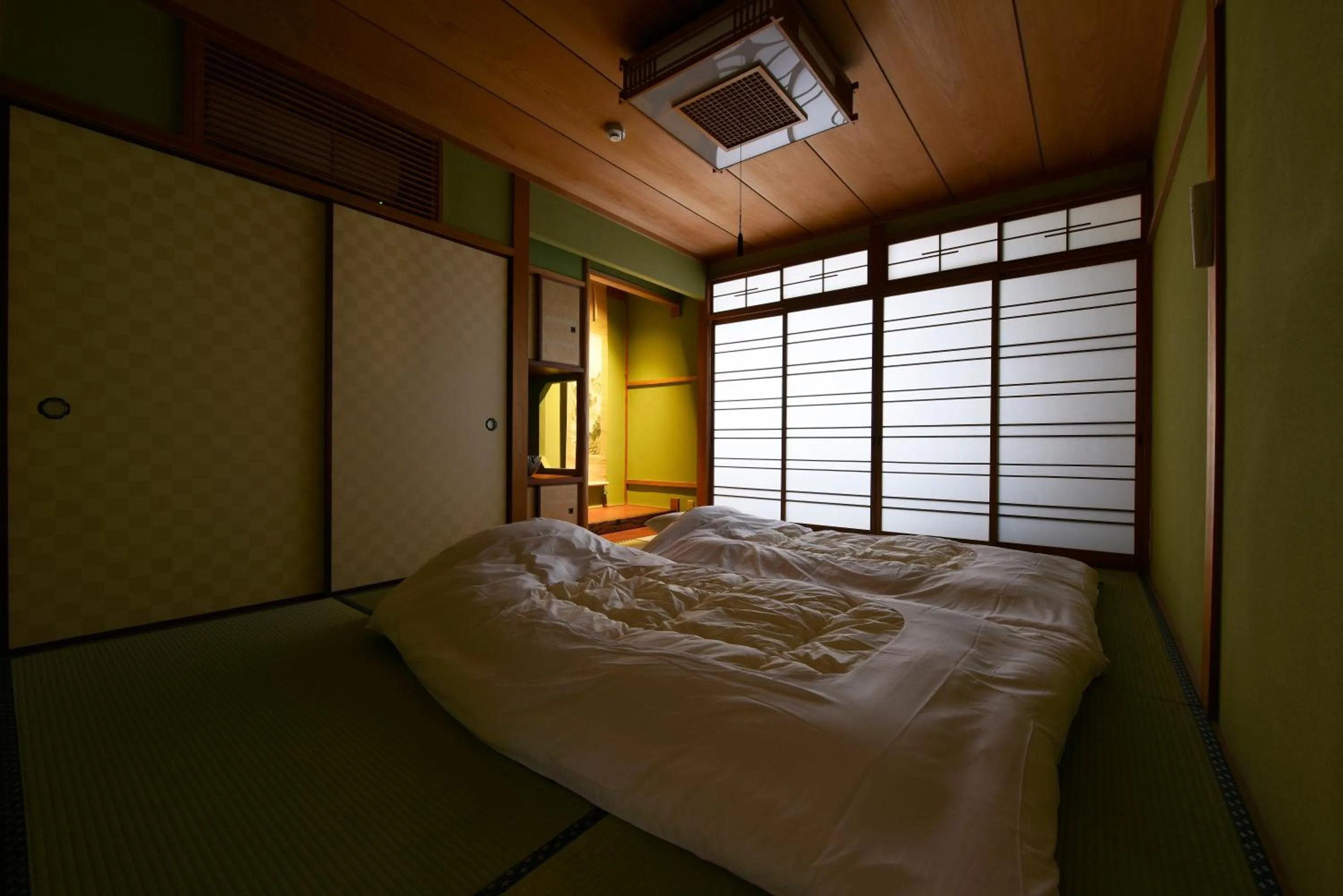 Seating area, Bed in Shibashi Umeyacho