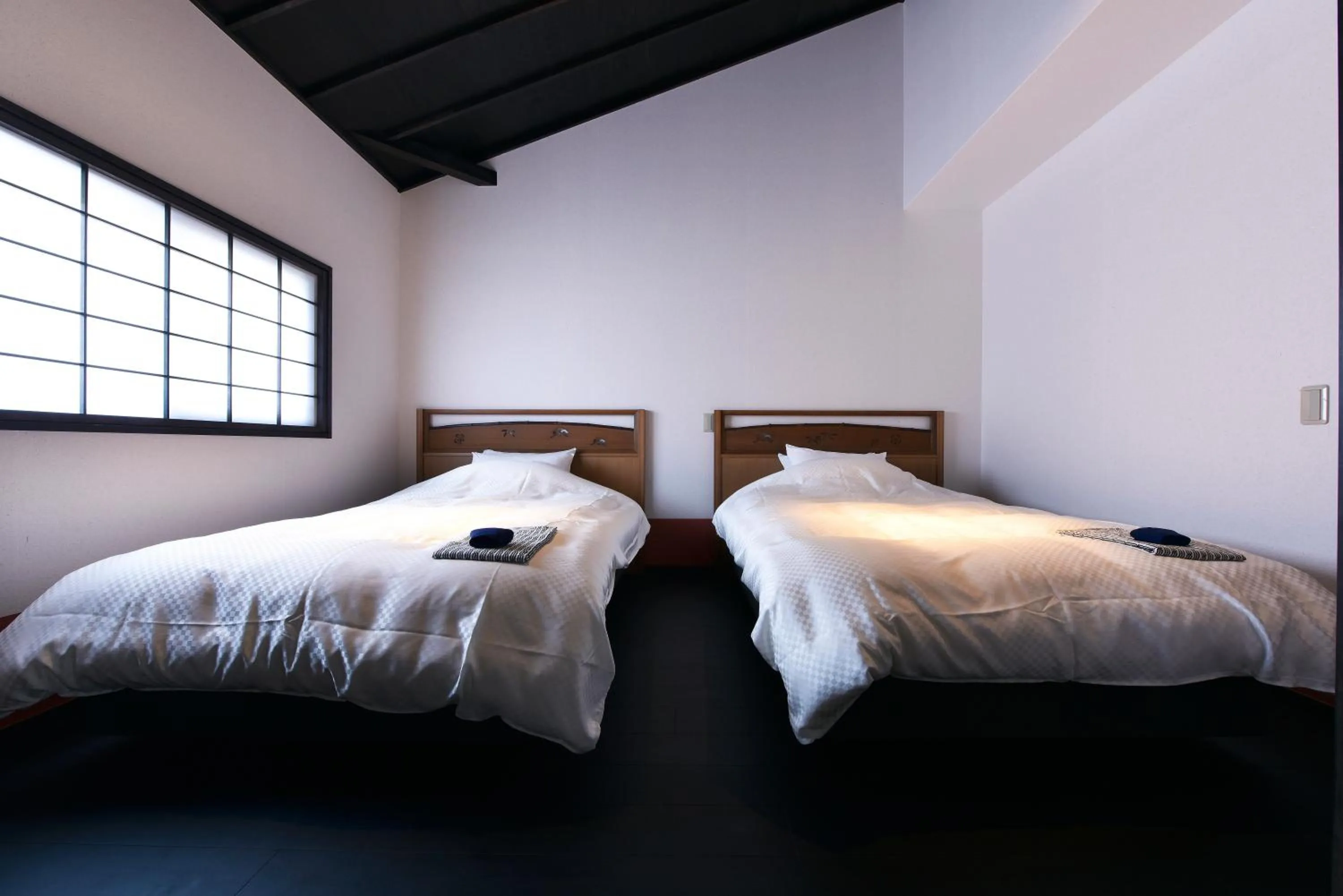Bedroom, Bed in Shibashi Umeyacho