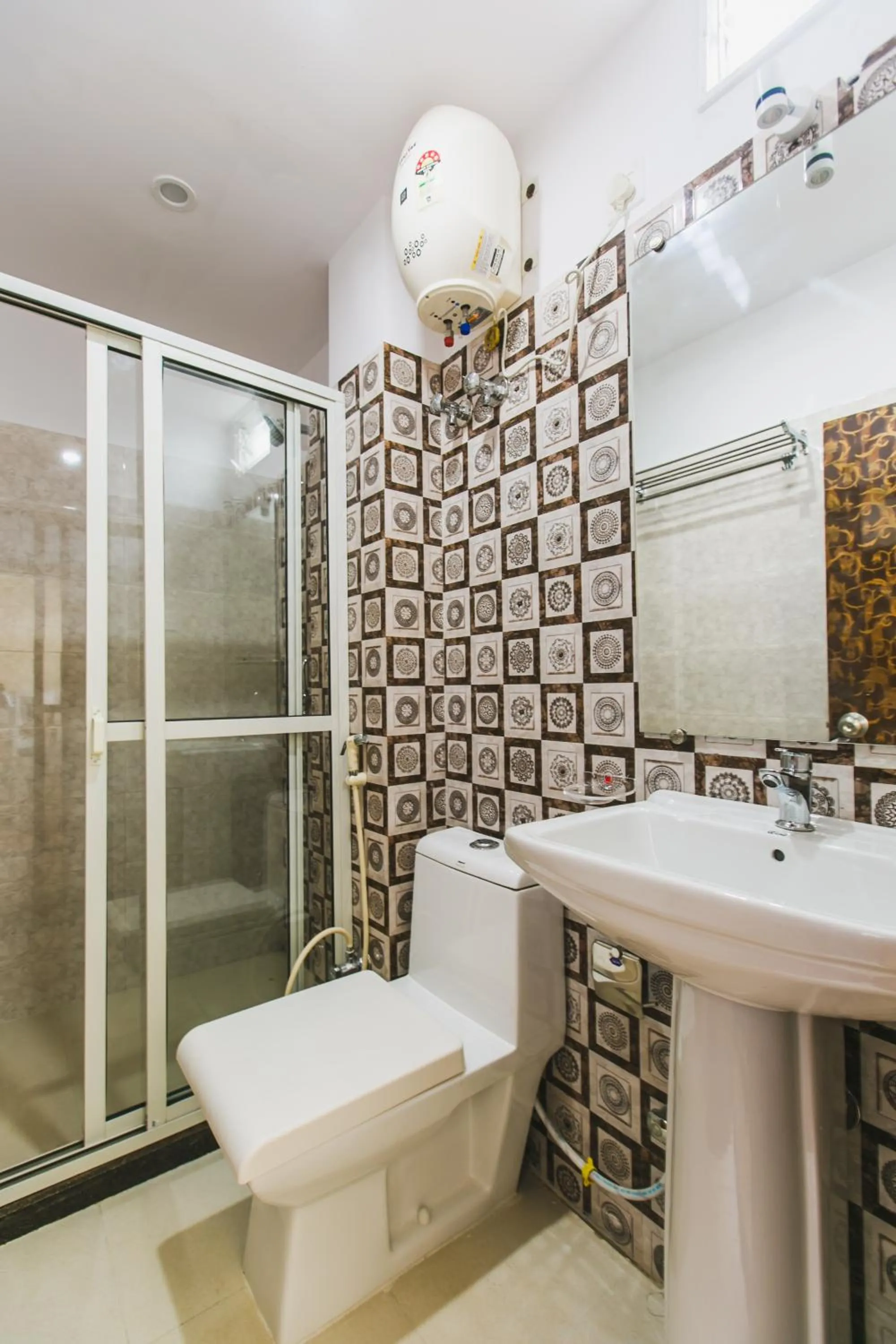 Shower in Hotel Platinum