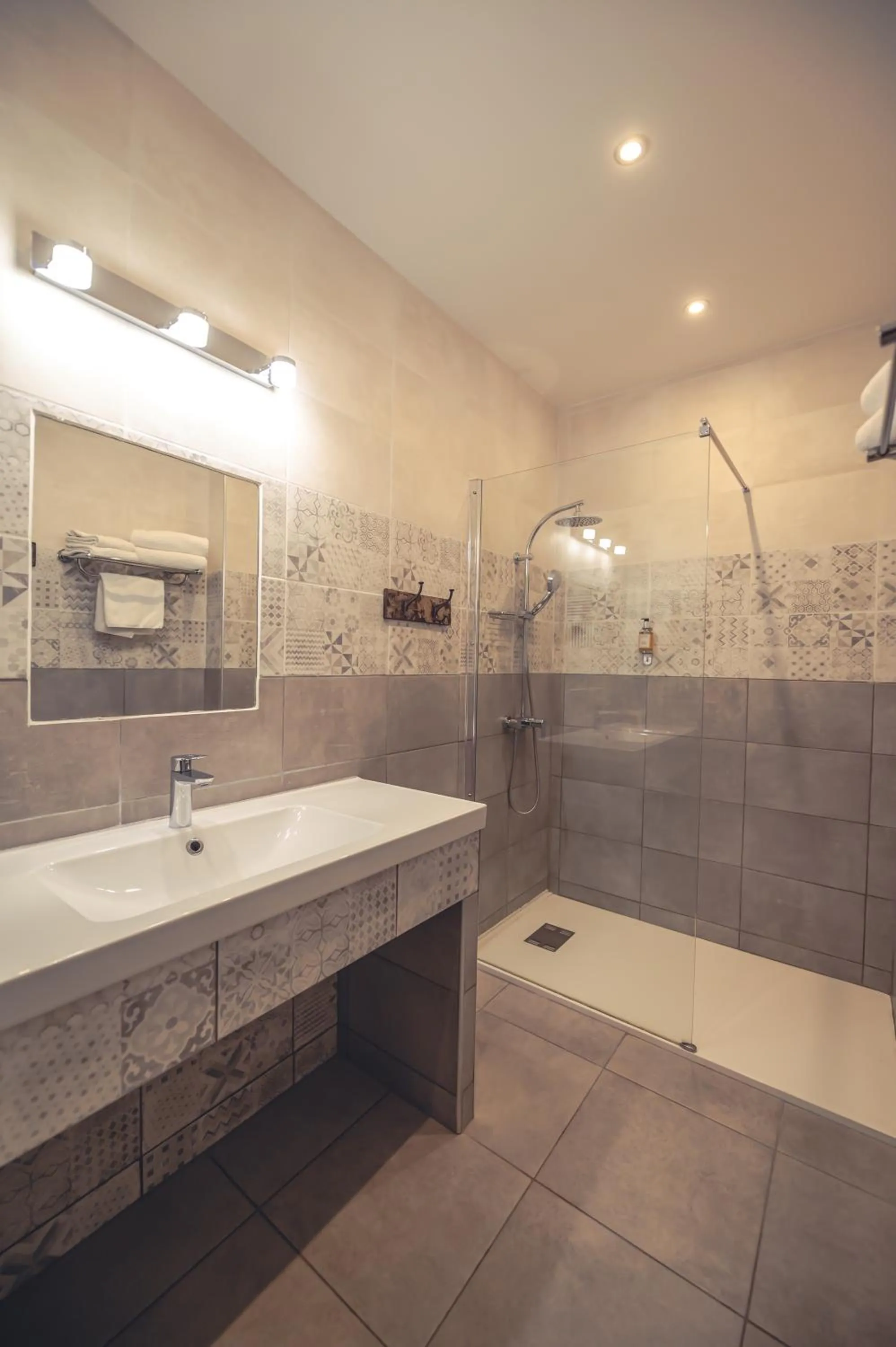 Bathroom in Logis Hôtel Restaurant Le Plantevin