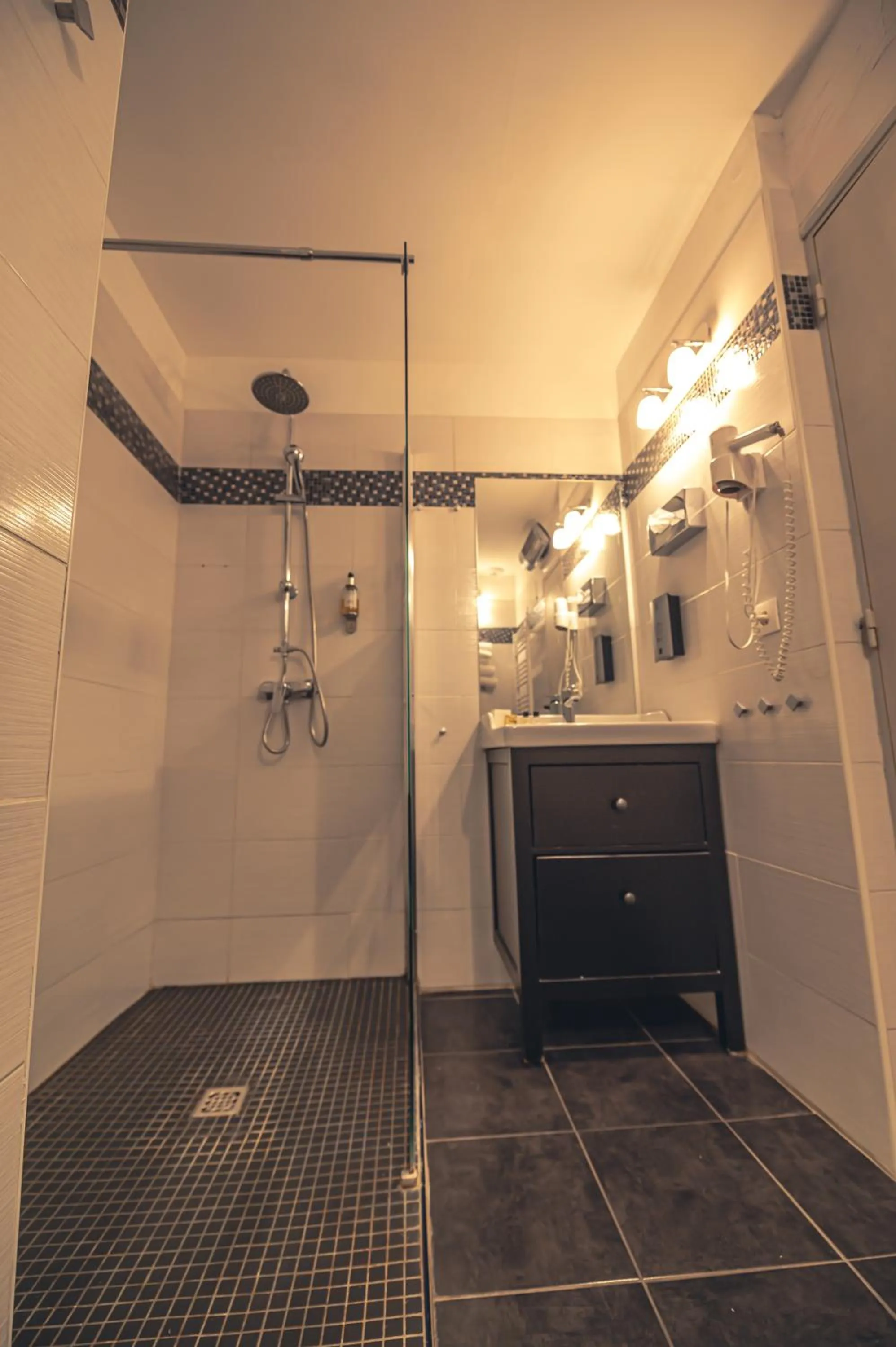 Bathroom in Logis Hôtel Restaurant Le Plantevin