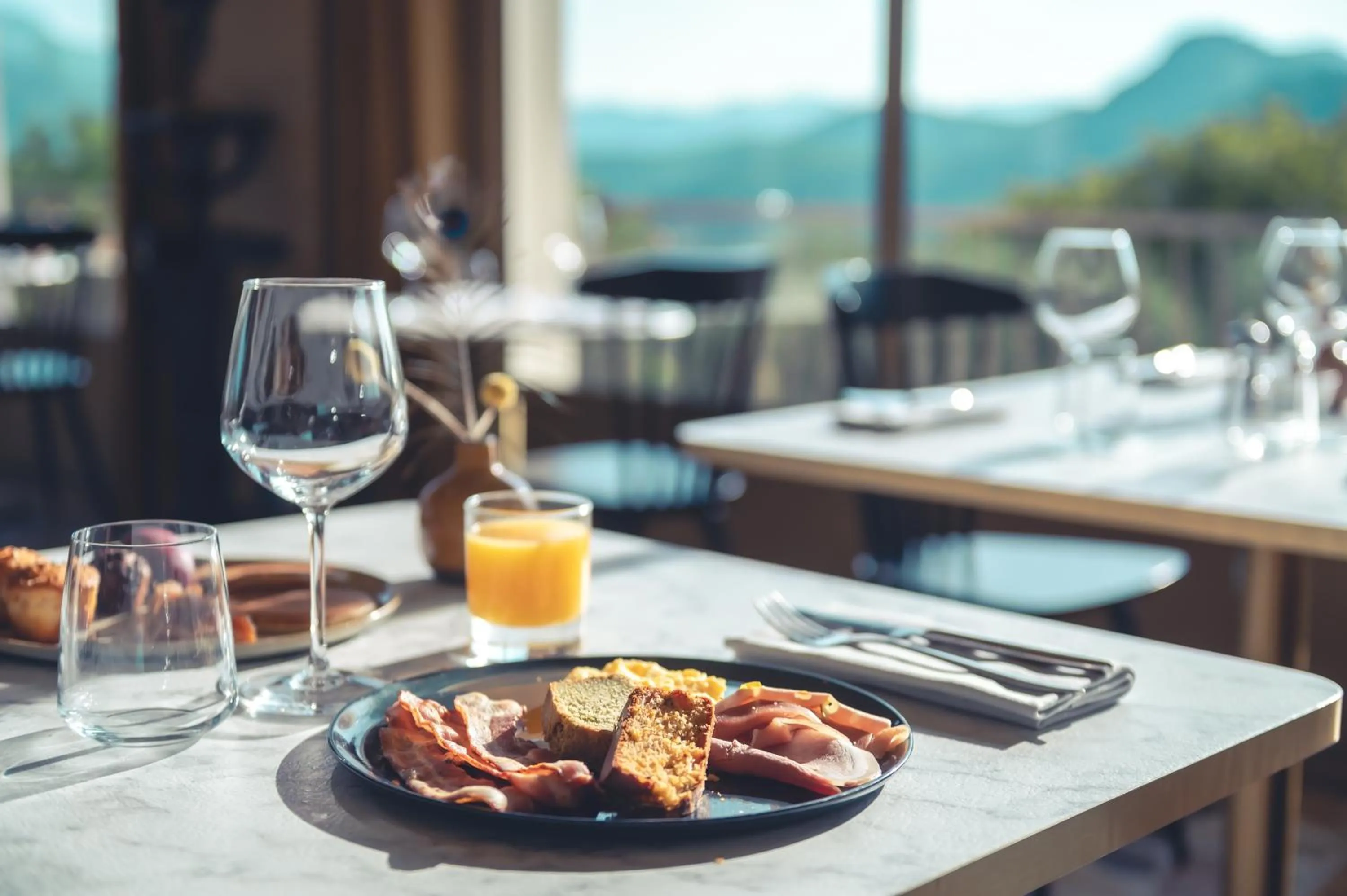 Breakfast in Logis Hôtel Restaurant Le Plantevin