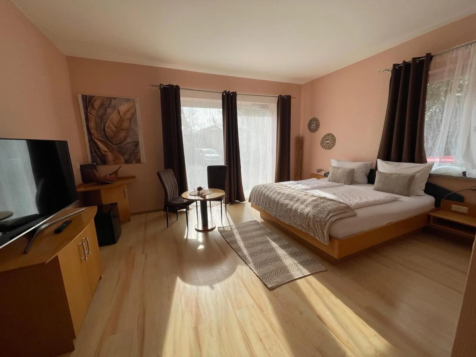 Photo of the whole room, Bed in Heppenheimer Hof Hotel