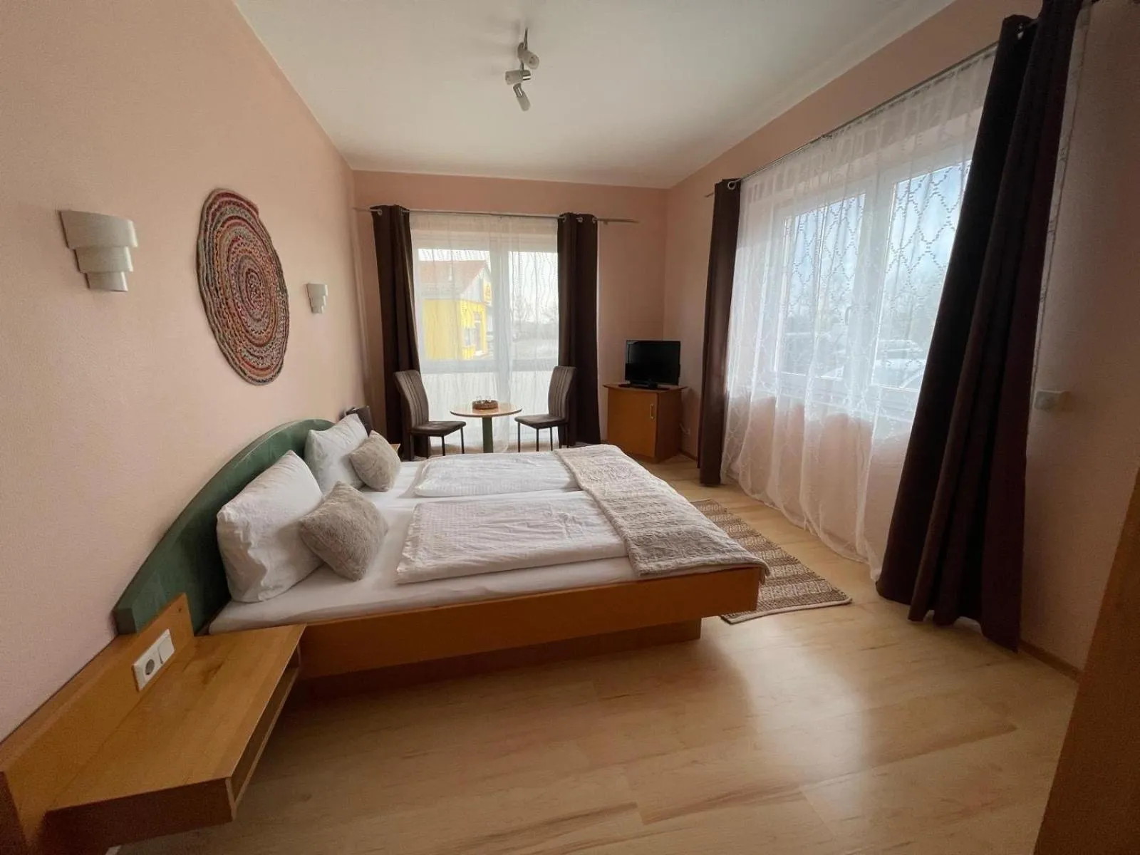 Photo of the whole room, Bed in Heppenheimer Hof Hotel