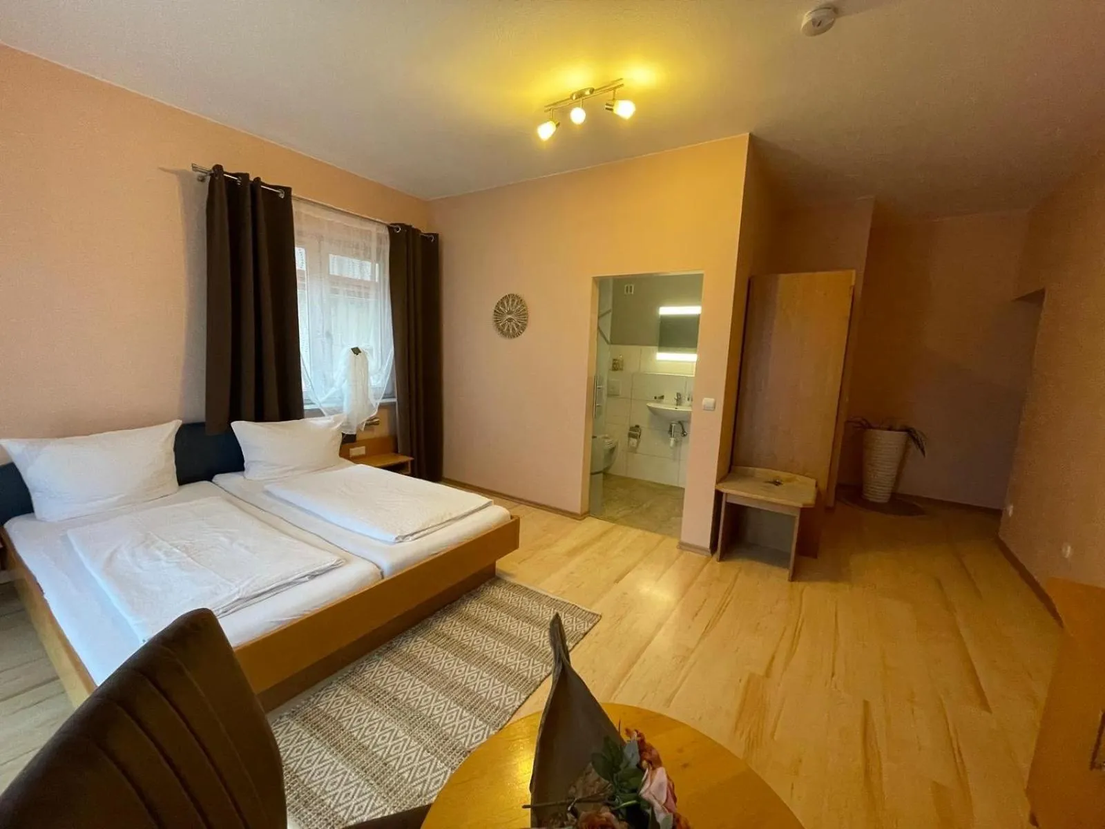 Photo of the whole room, Bed in Heppenheimer Hof Hotel