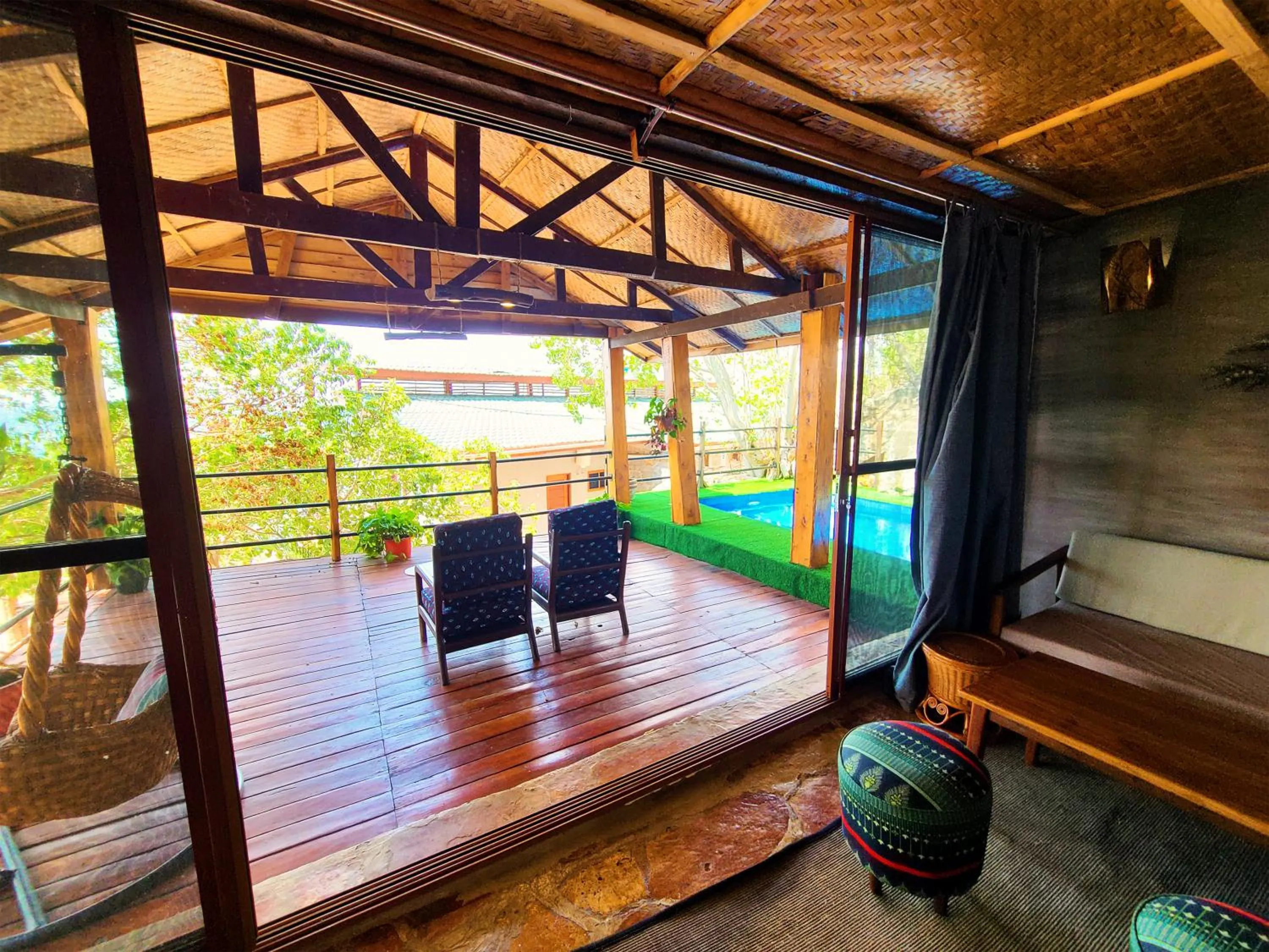 Patio in Wag Hill Lodge & Spa