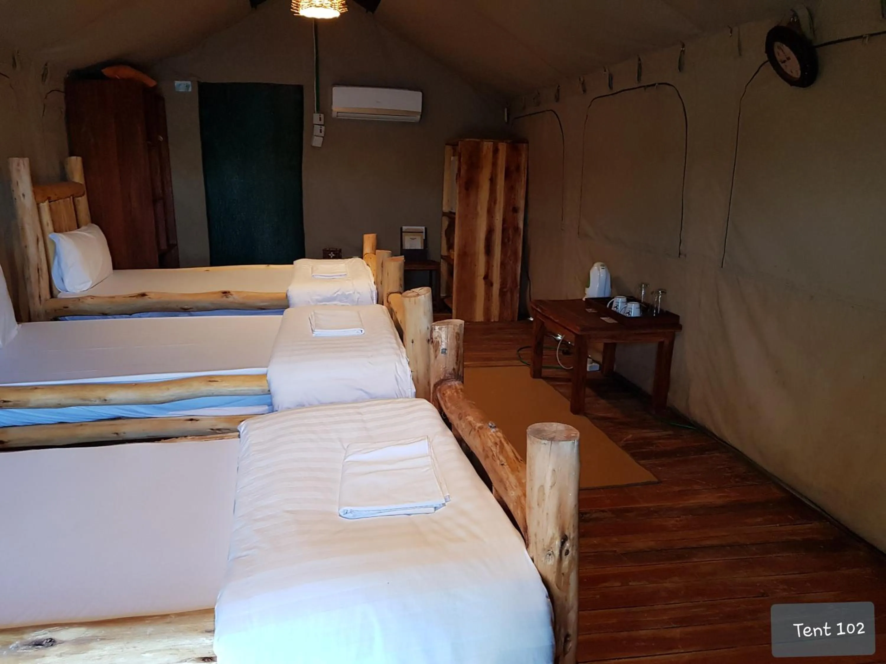 Photo of the whole room, Bed in Wag Hill Lodge & Spa