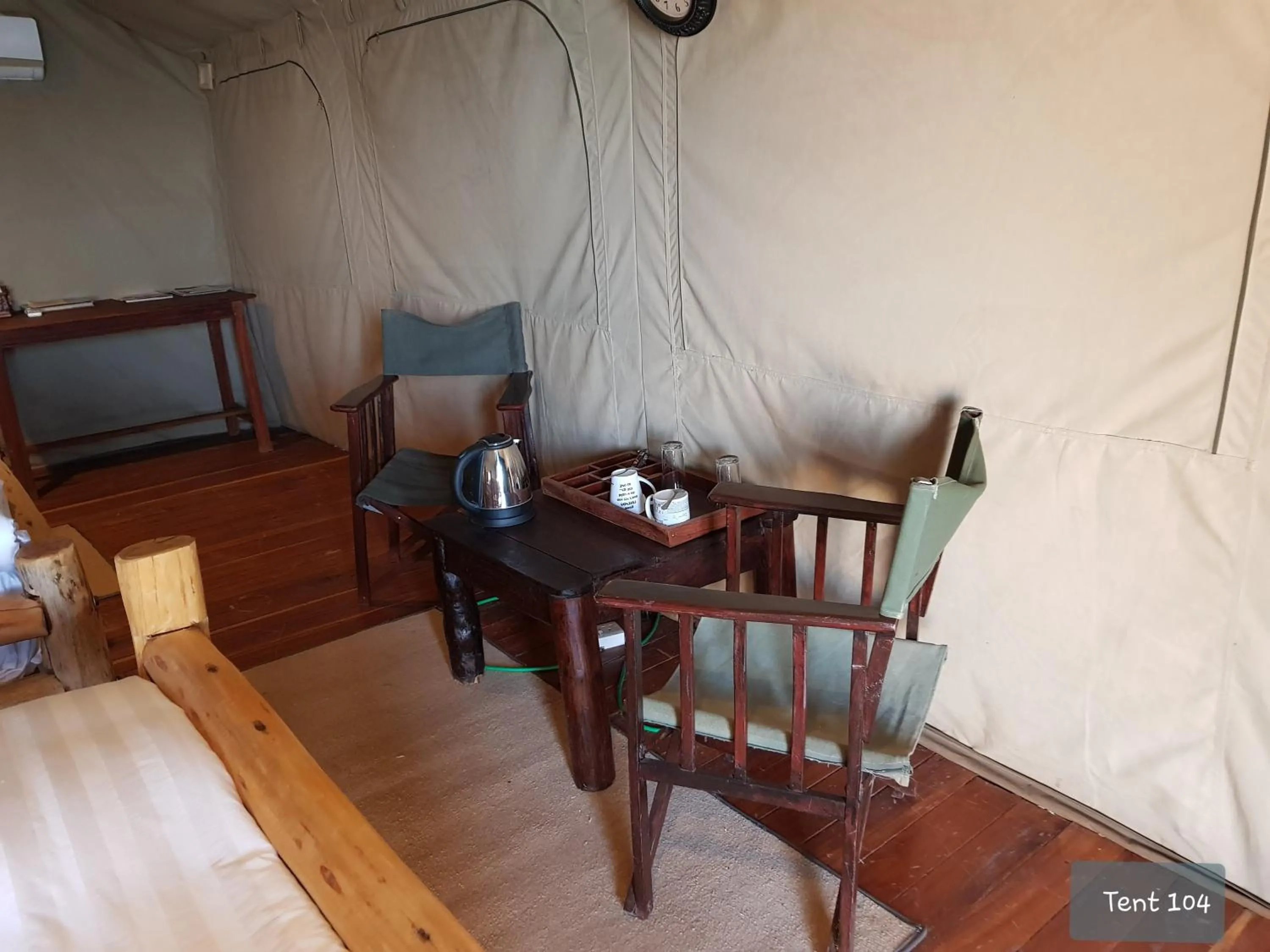 Seating area, Bed in Wag Hill Lodge & Spa