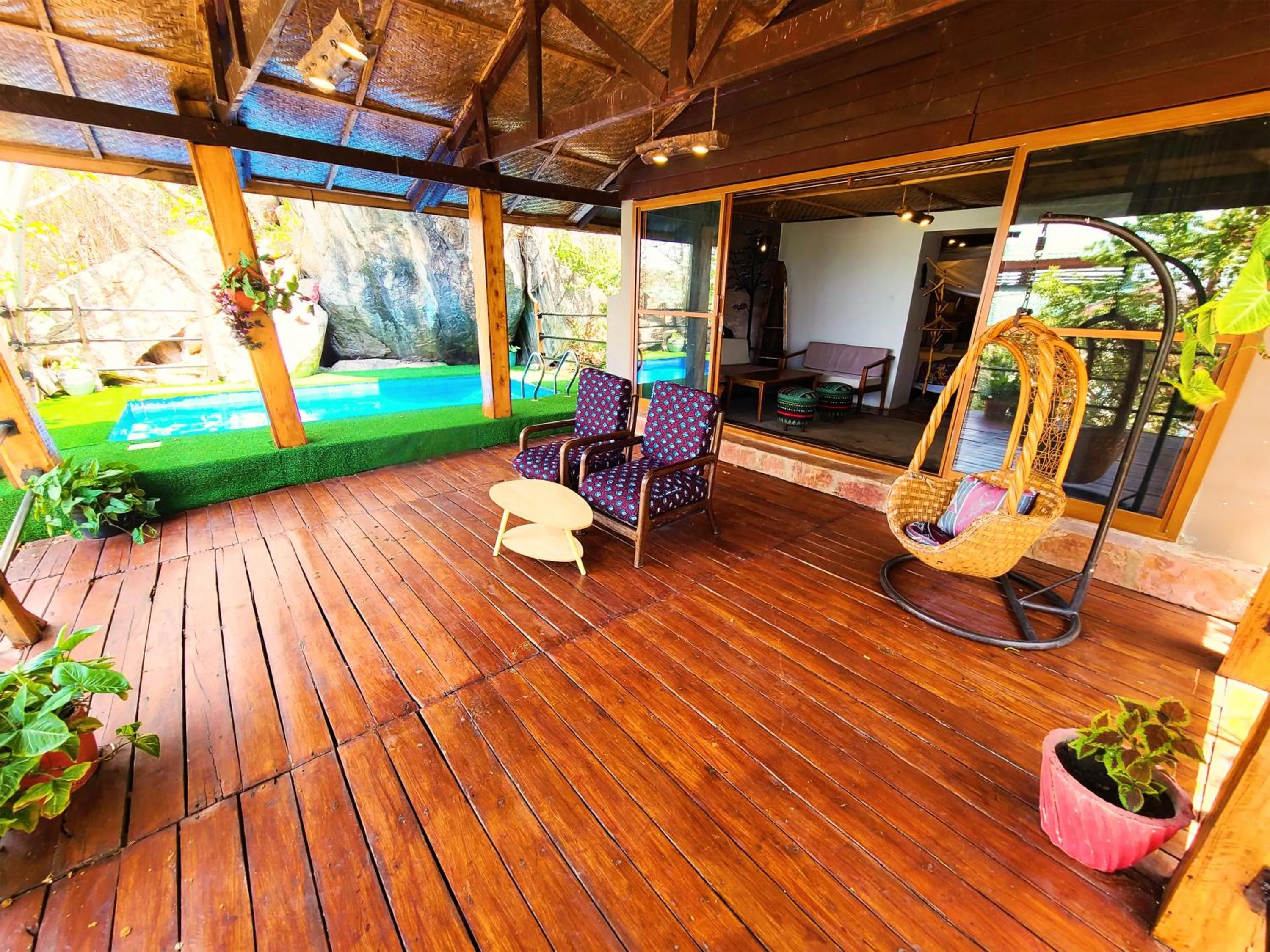 Patio in Wag Hill Lodge & Spa