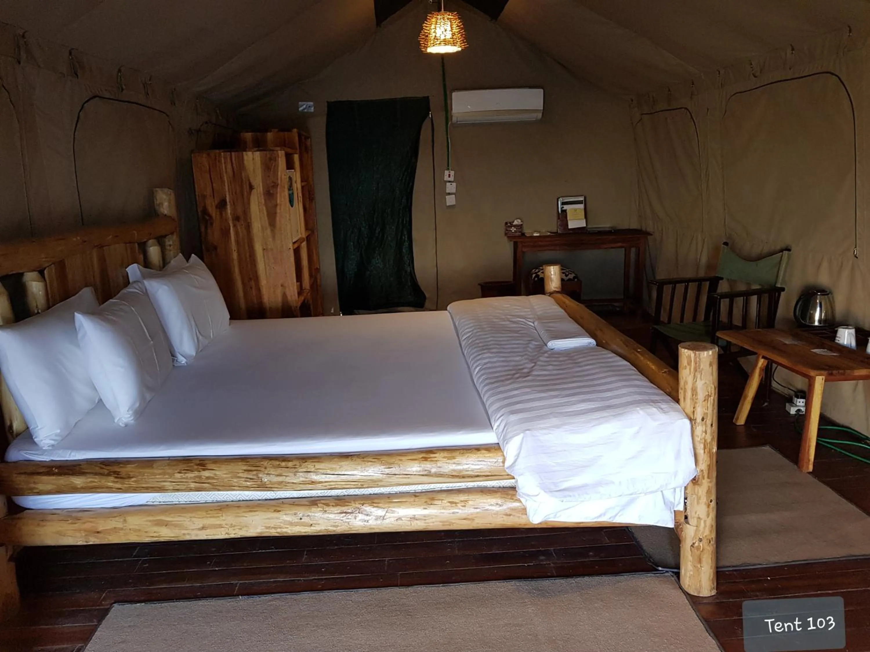 Bed in Wag Hill Lodge & Spa