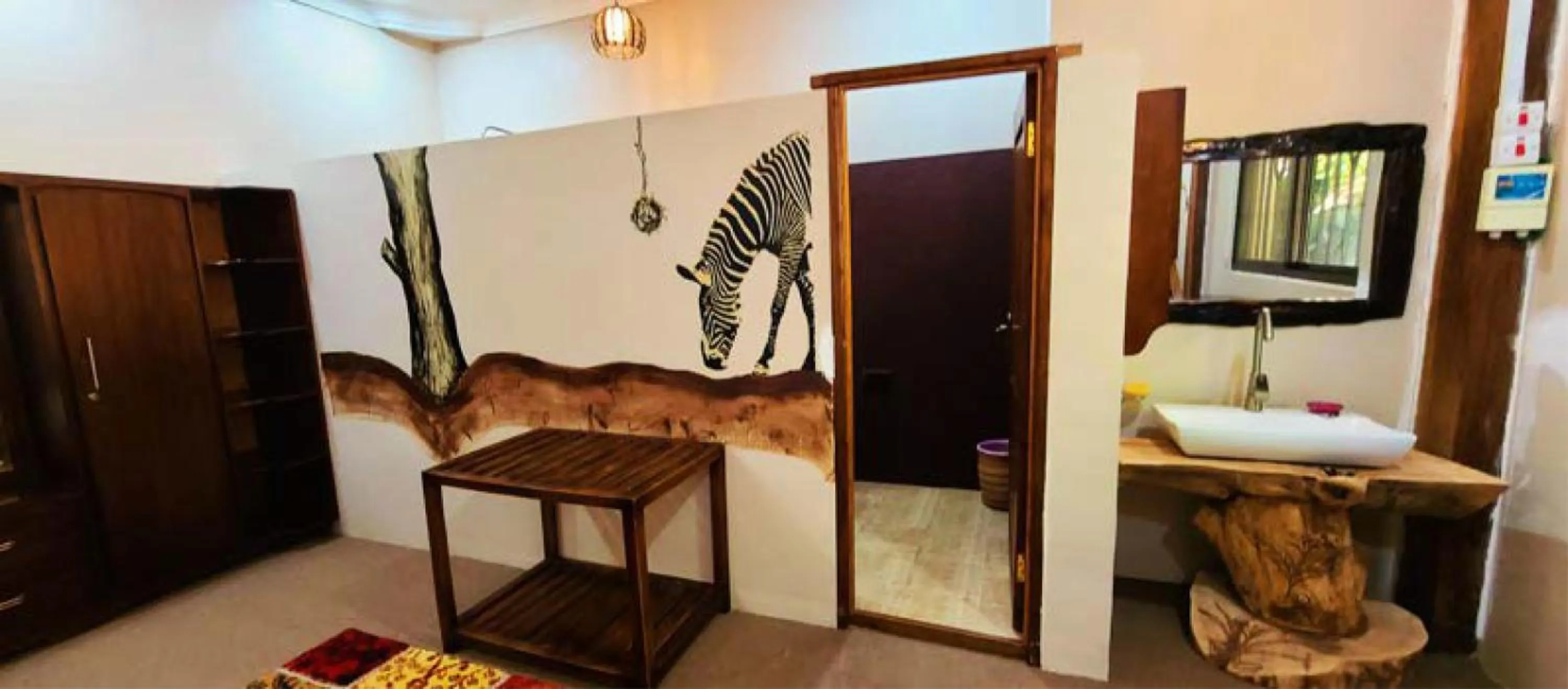 wardrobe in Wag Hill Lodge & Spa