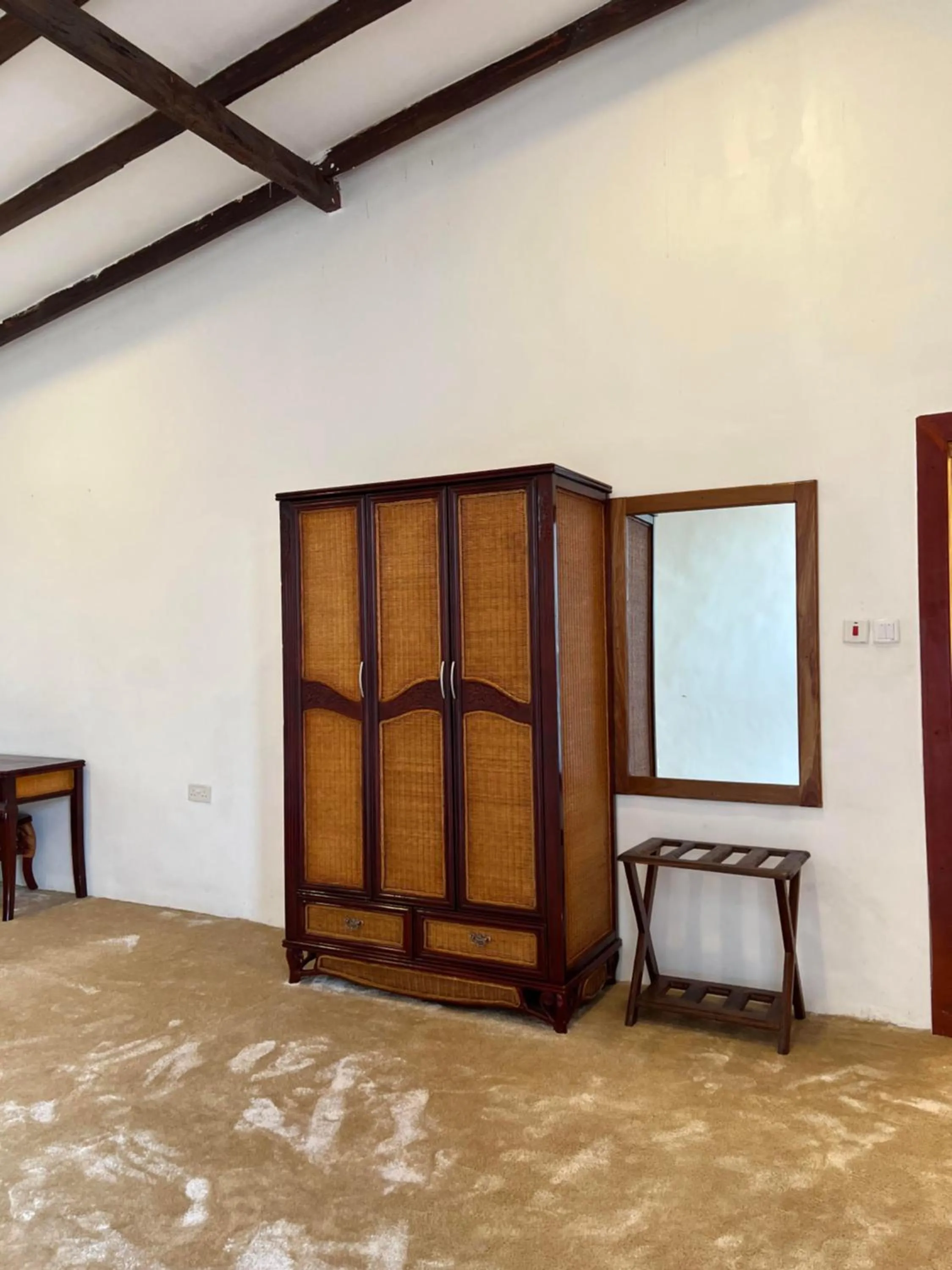 wardrobe in Wag Hill Lodge & Spa