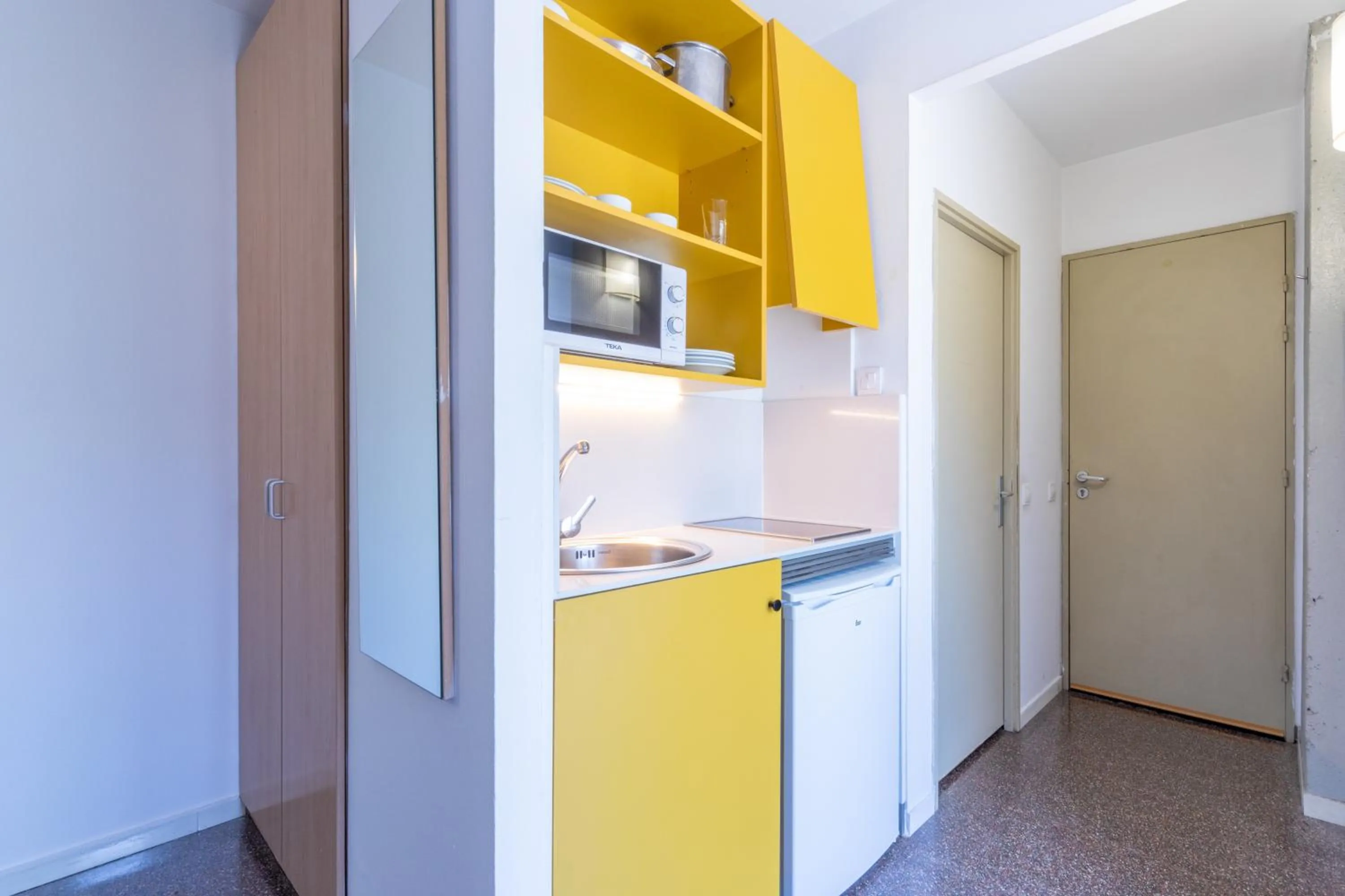 kitchen in Residencia Universitaria Resa La Ciutadella