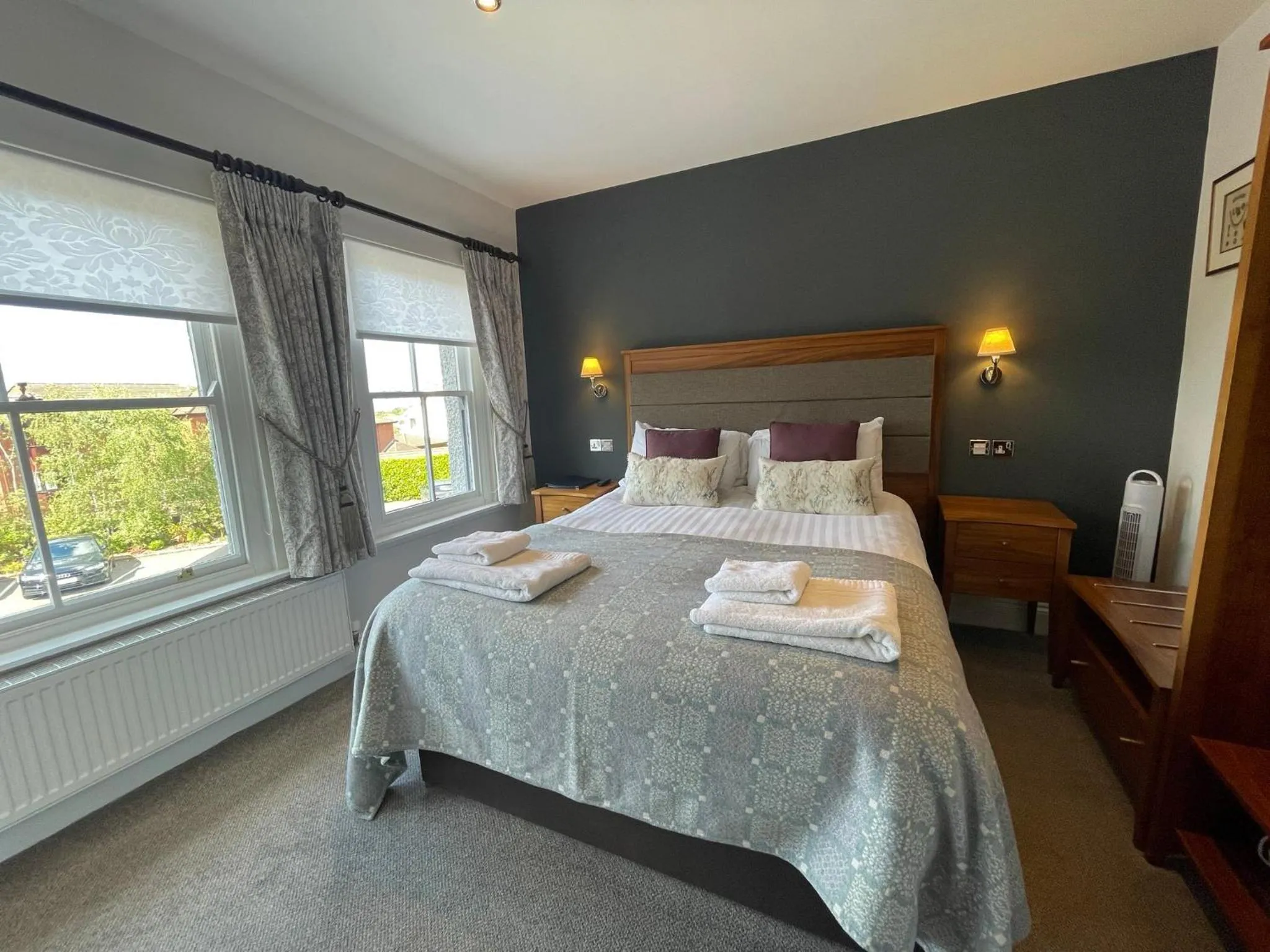 Bedroom, Bed in The Jug And Bottle