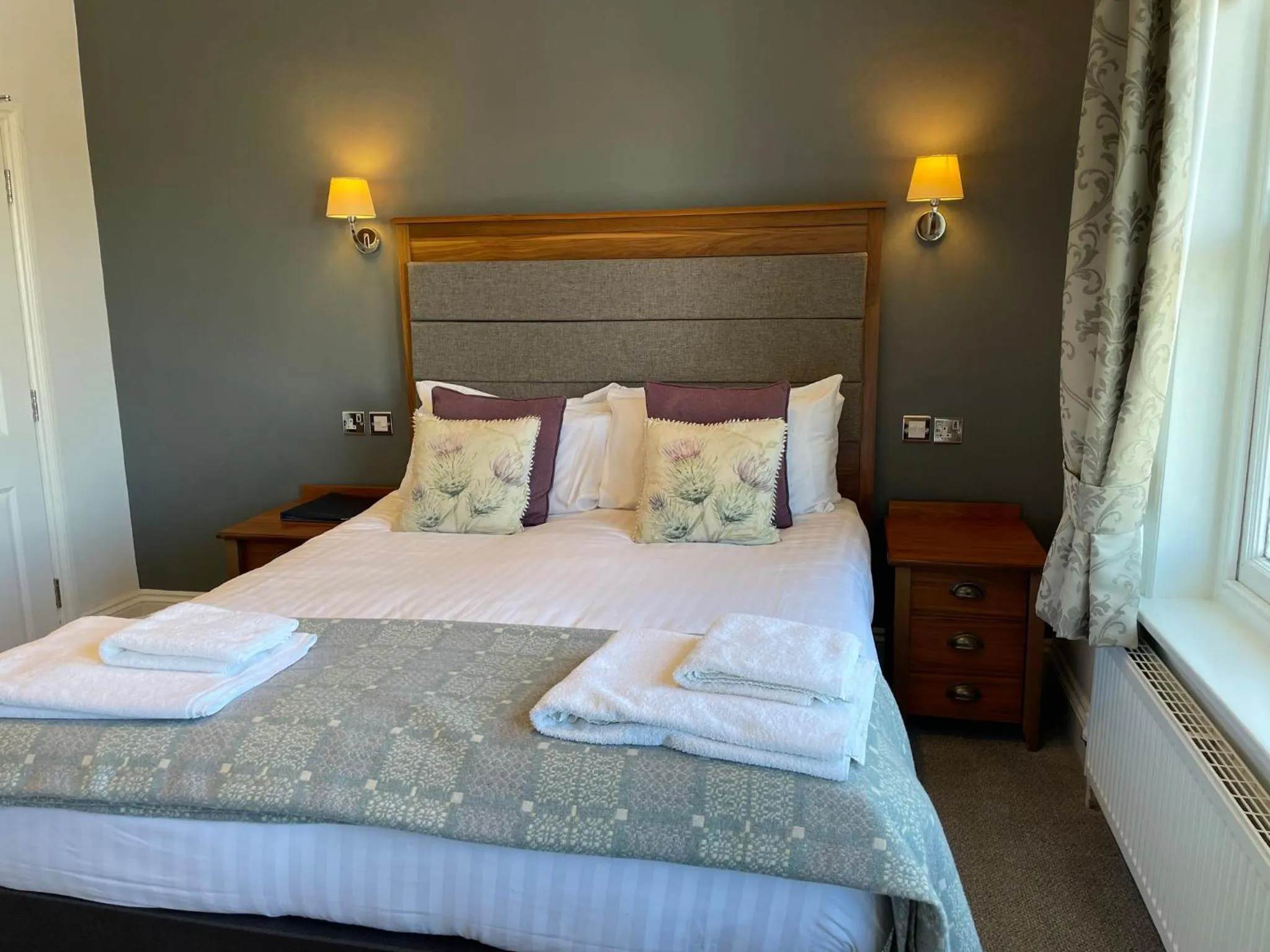 Bedroom, Bed in The Jug And Bottle