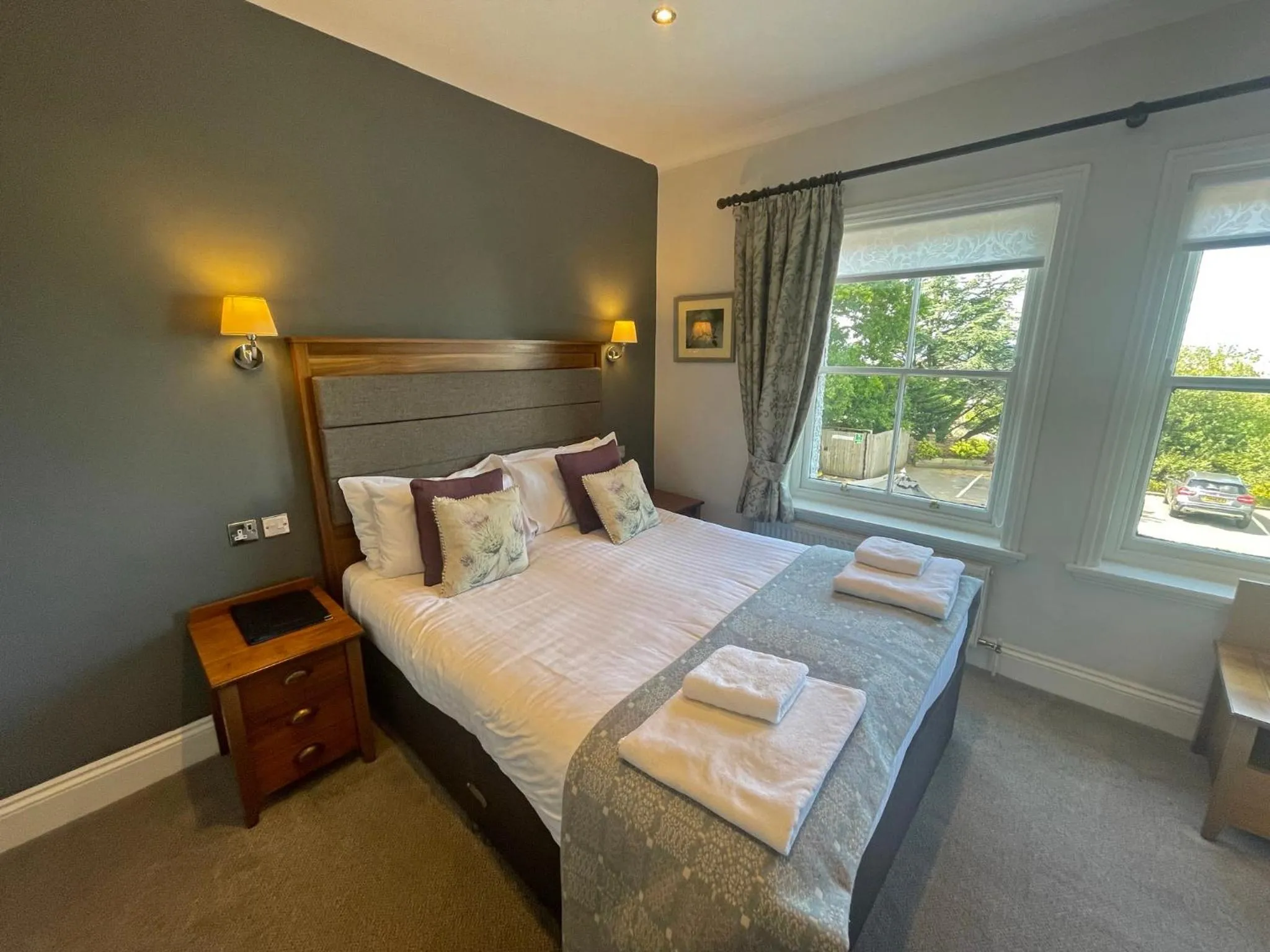 Bedroom, Bed in The Jug And Bottle