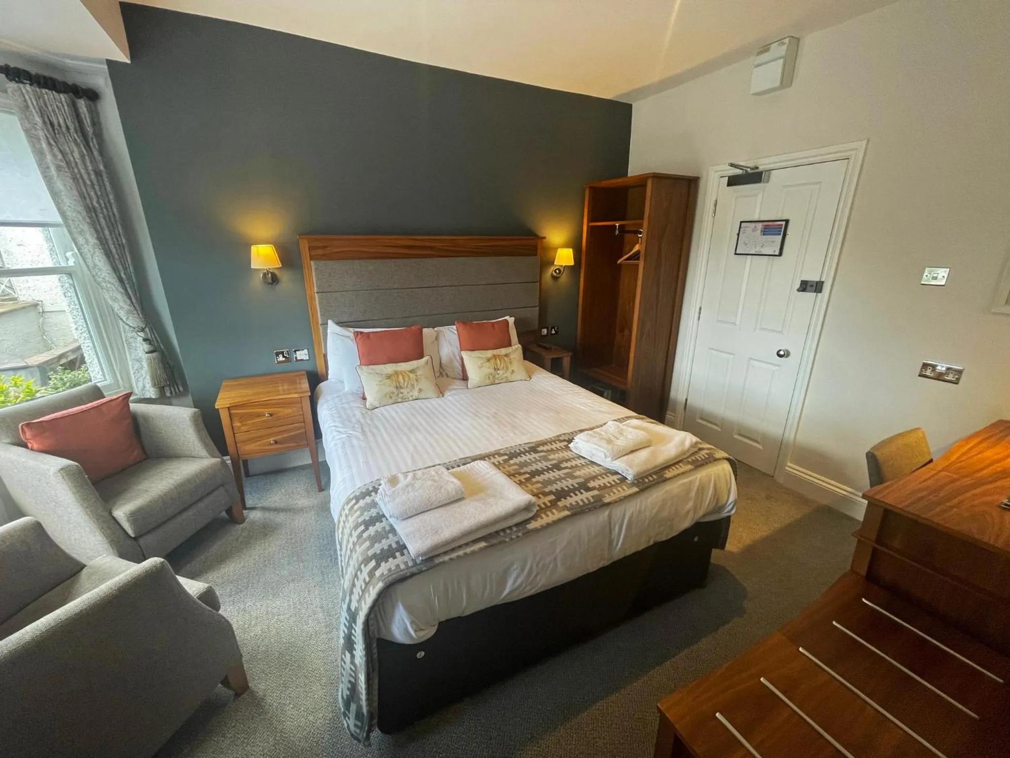 Bedroom, Bed in The Jug And Bottle