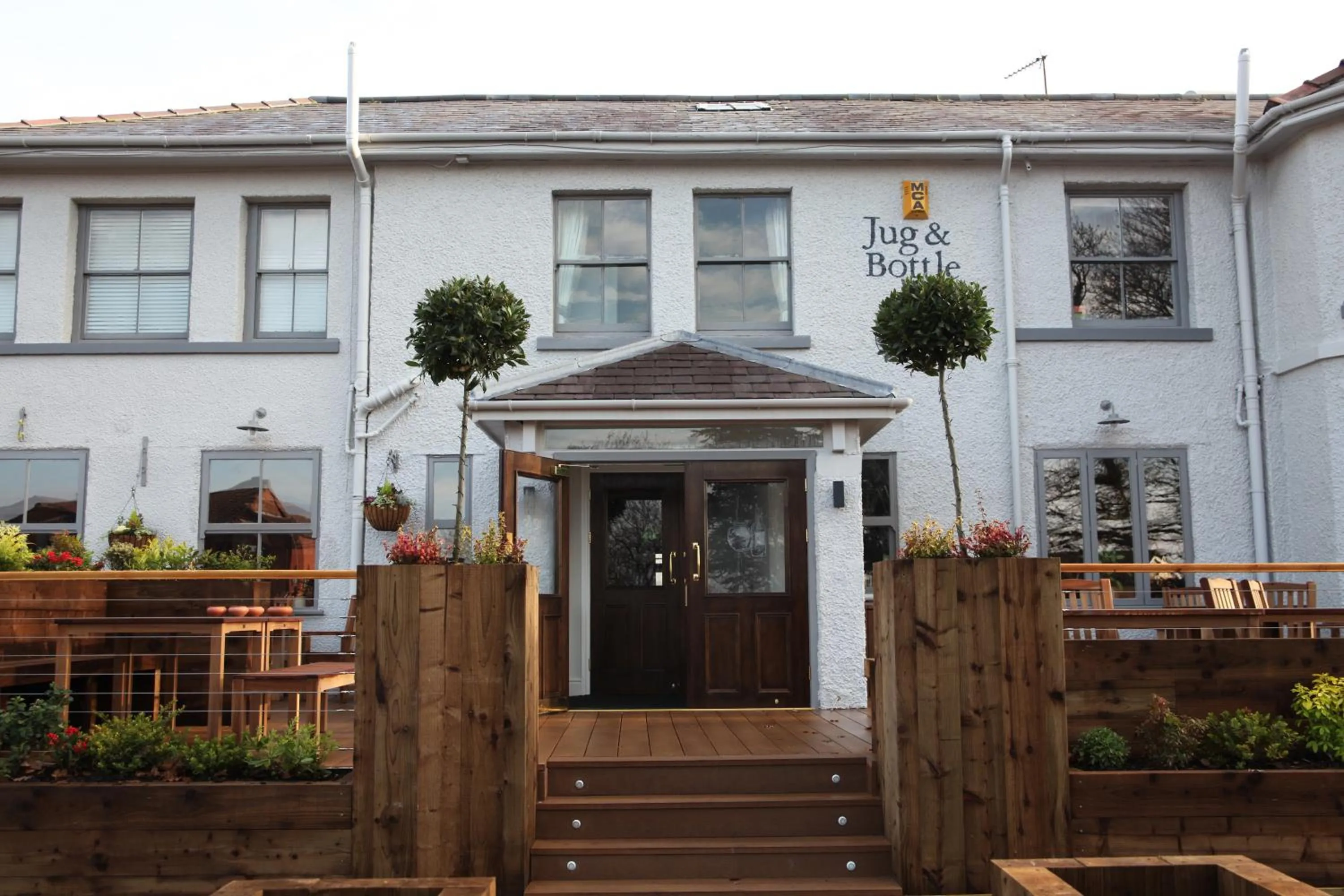 Facade/entrance in The Jug And Bottle