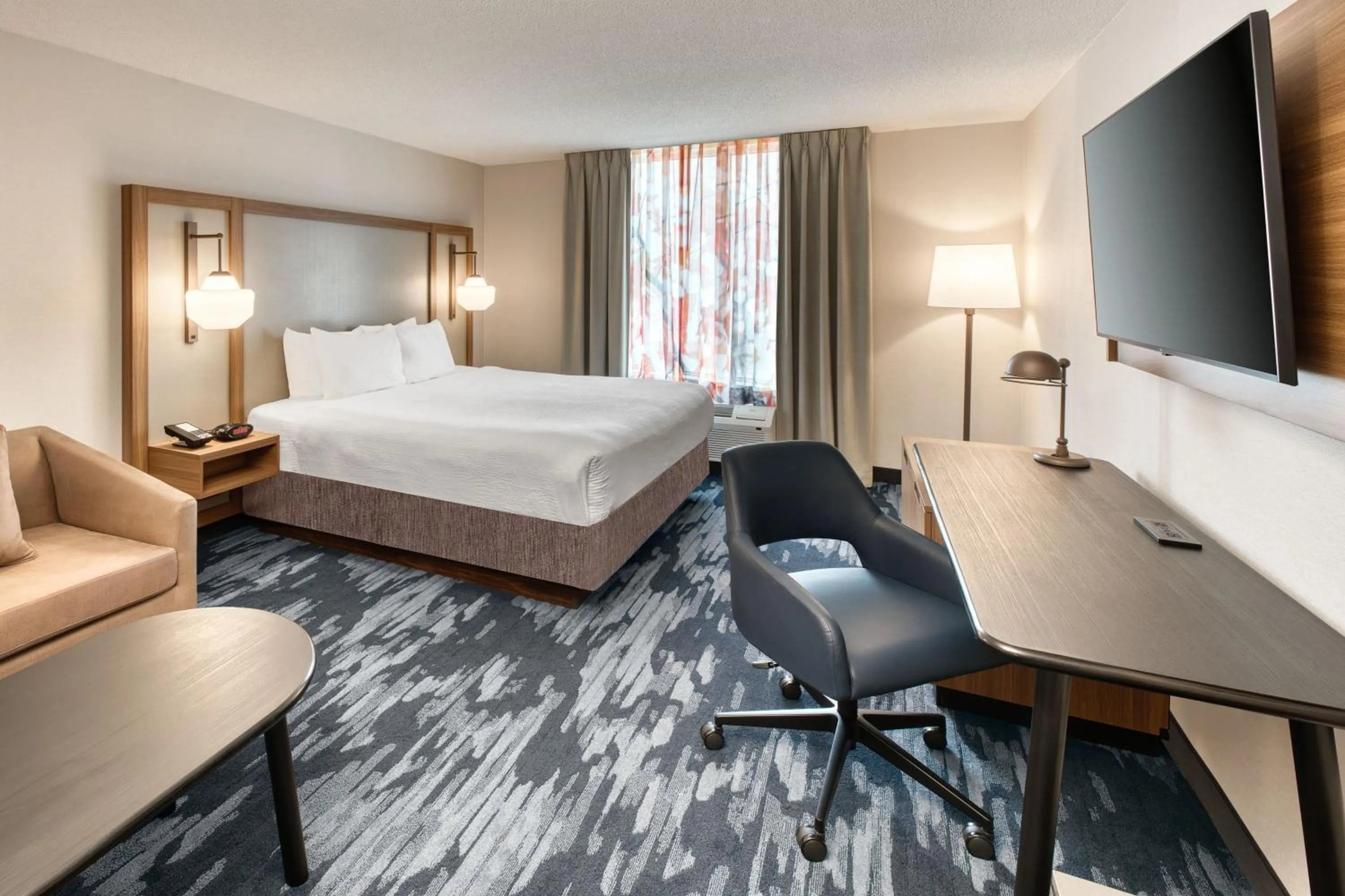 Photo of the whole room, Bed in Fairfield Inn & Suites by Marriott Toronto Brampton