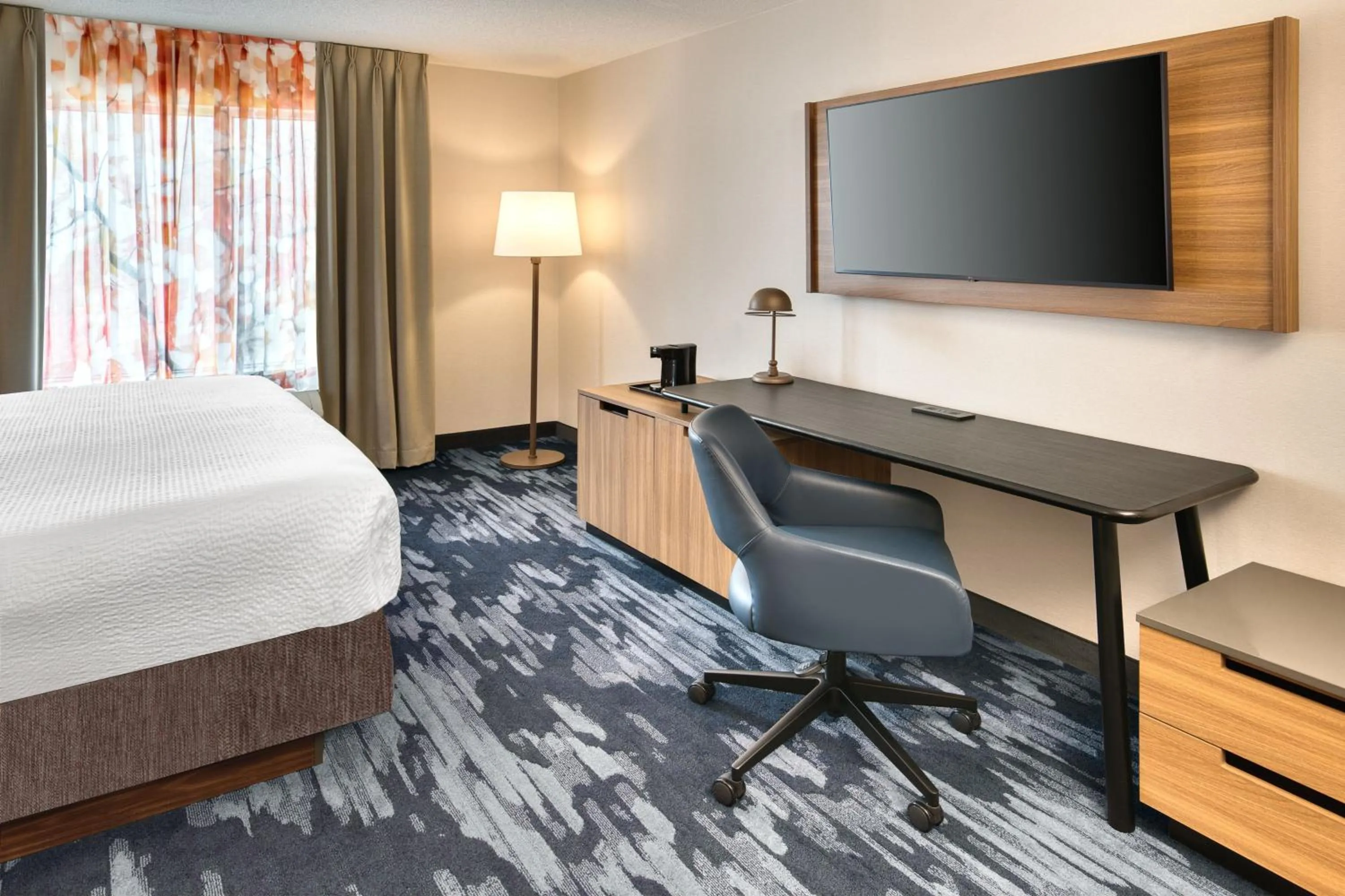 Photo of the whole room, Bed in Fairfield Inn & Suites by Marriott Toronto Brampton