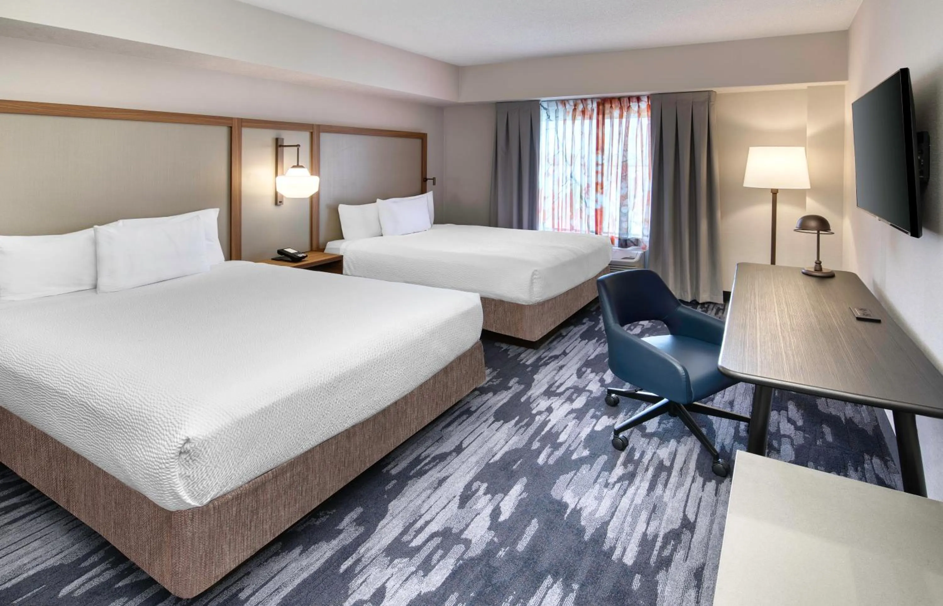 Living room, Bed in Fairfield Inn & Suites by Marriott Toronto Brampton