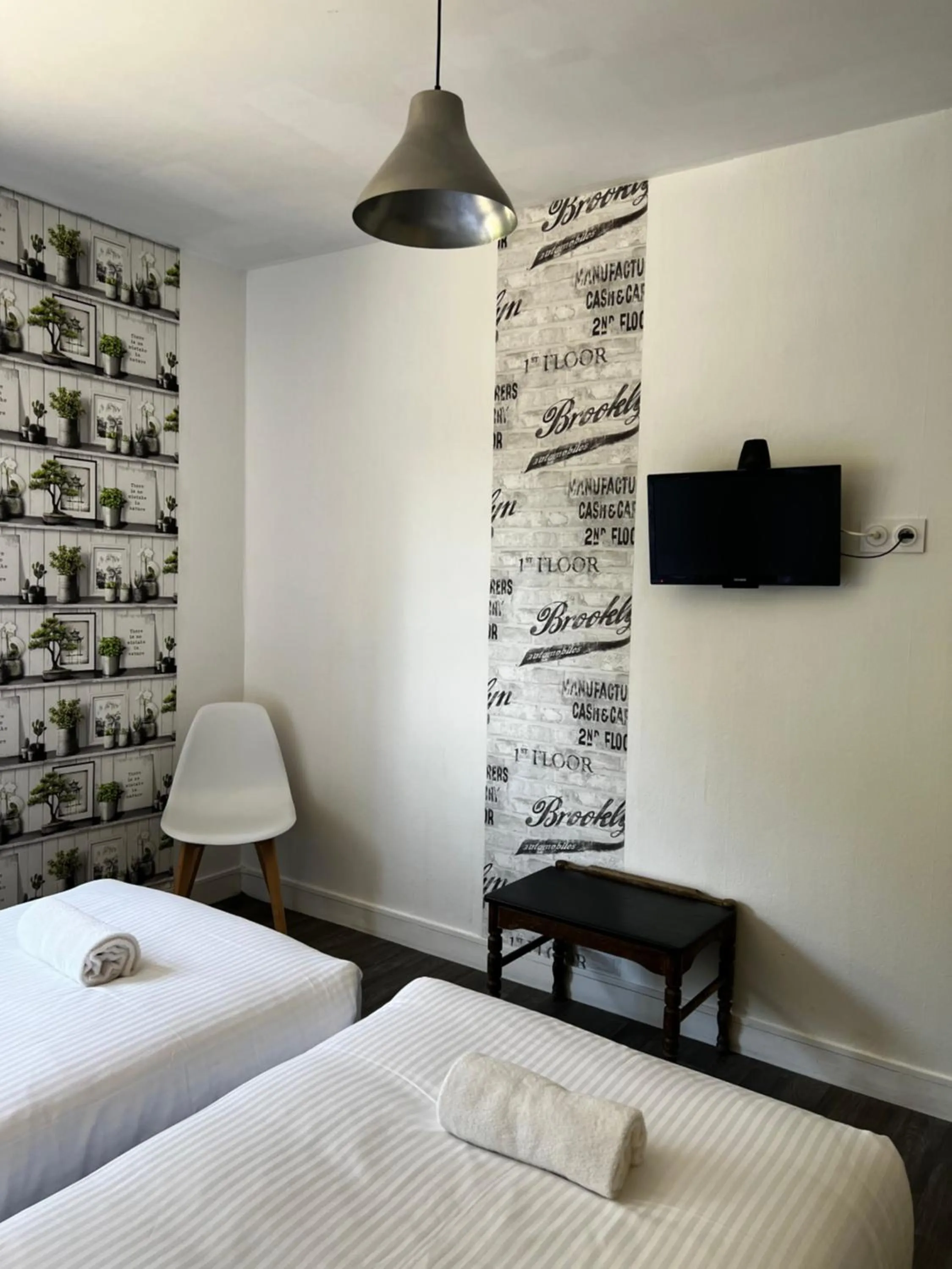 Bed in Contact Hotel Les Montois