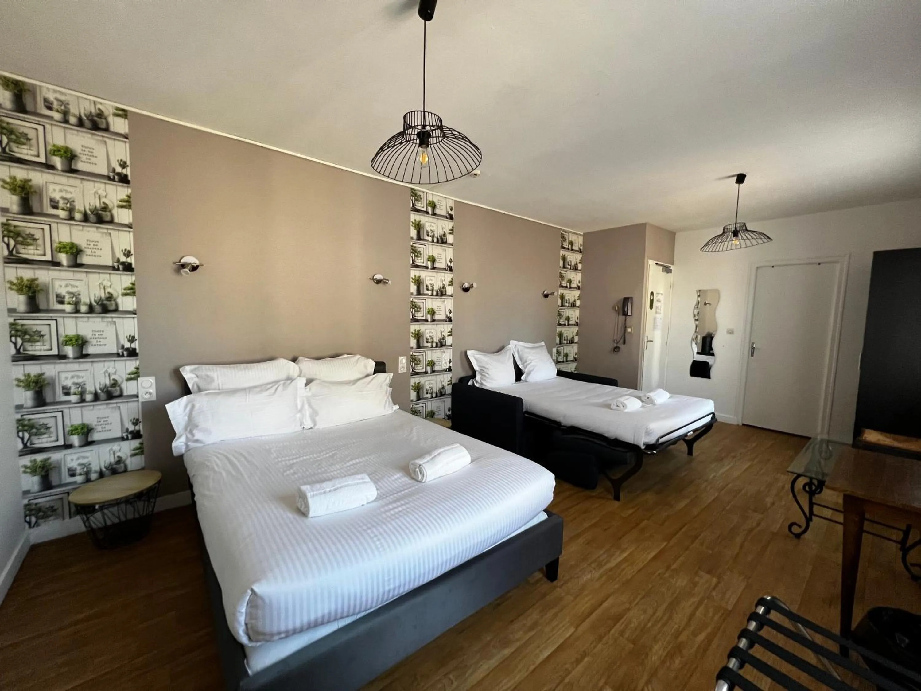 Photo of the whole room, Bed in Contact Hotel Les Montois