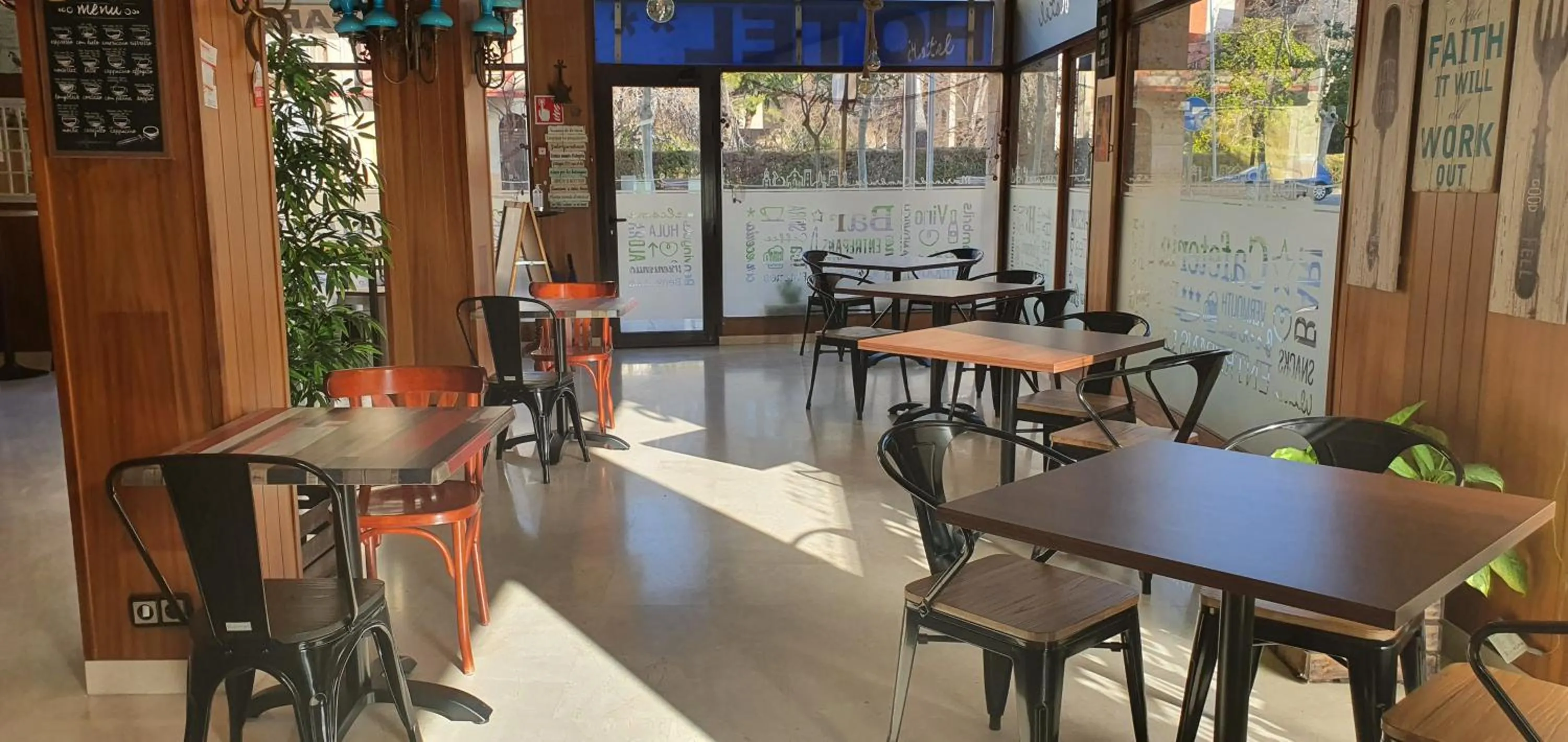 Restaurant/places to eat in Marinada Cambrils