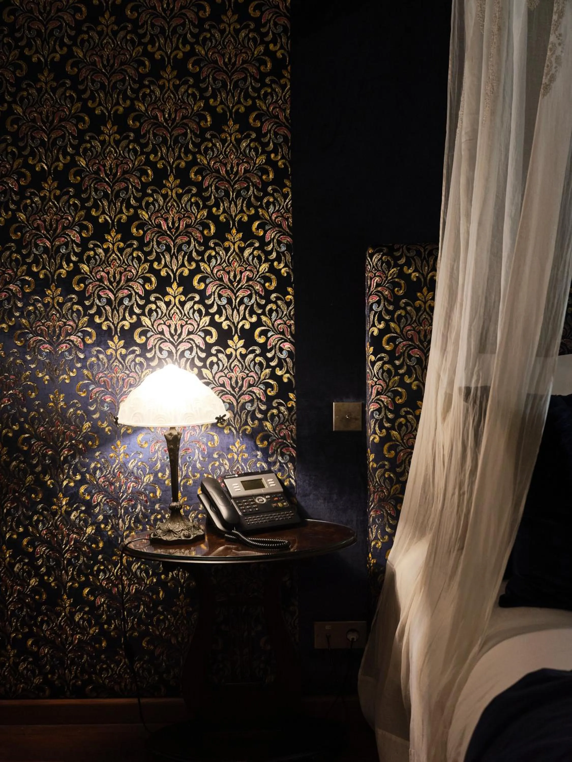 Bed in Hôtel particulier Le DOGE - Relais & Châteaux