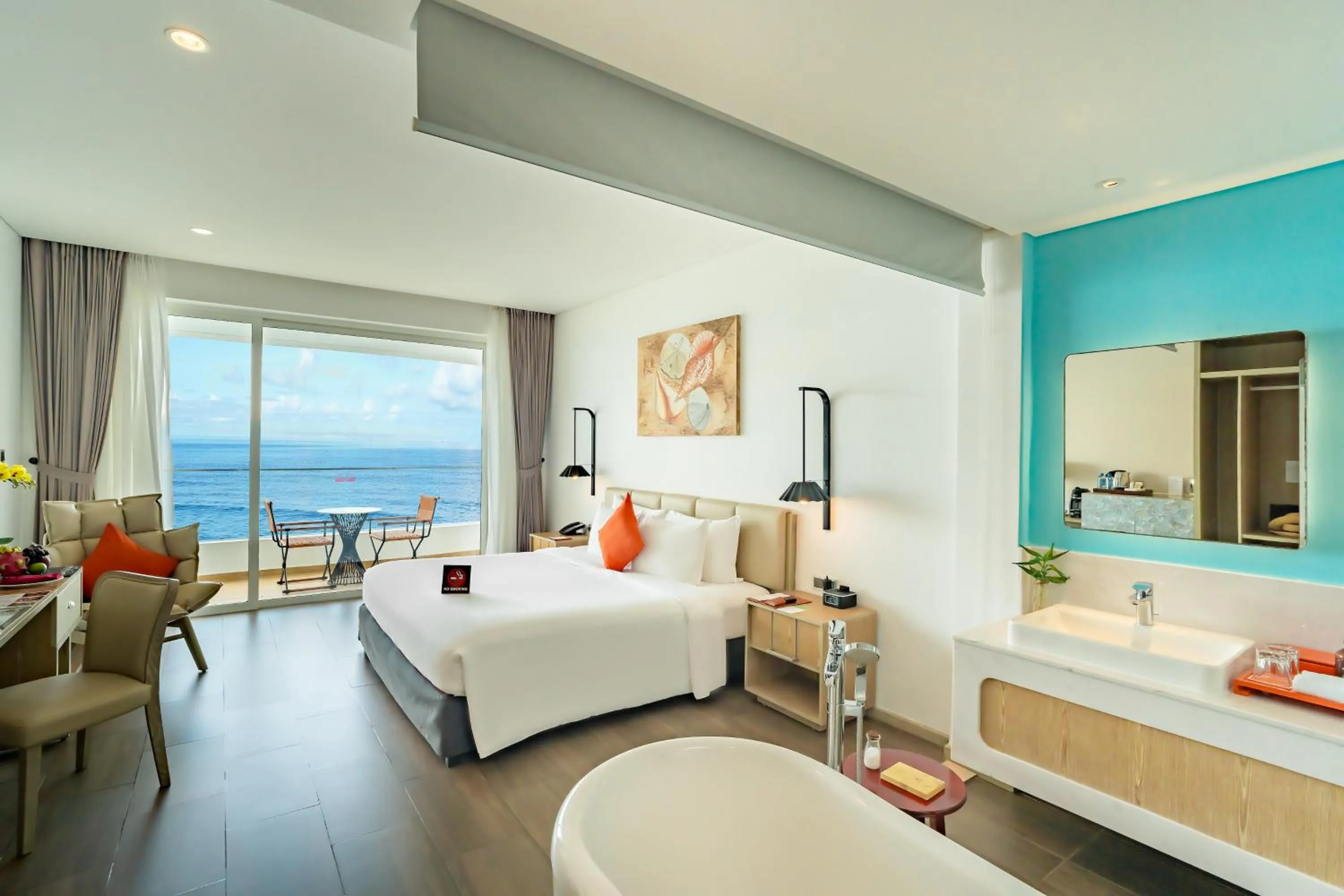 Bed in Seashells Phu Quoc Hotel & Spa