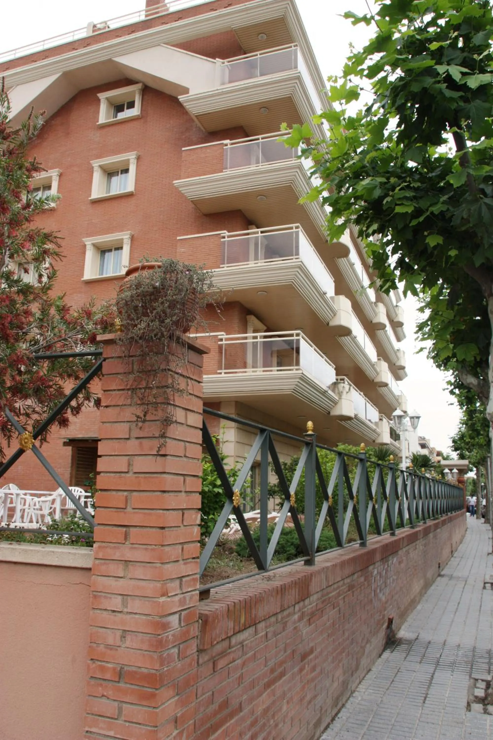 Facade/entrance in Apartamentos Imperial