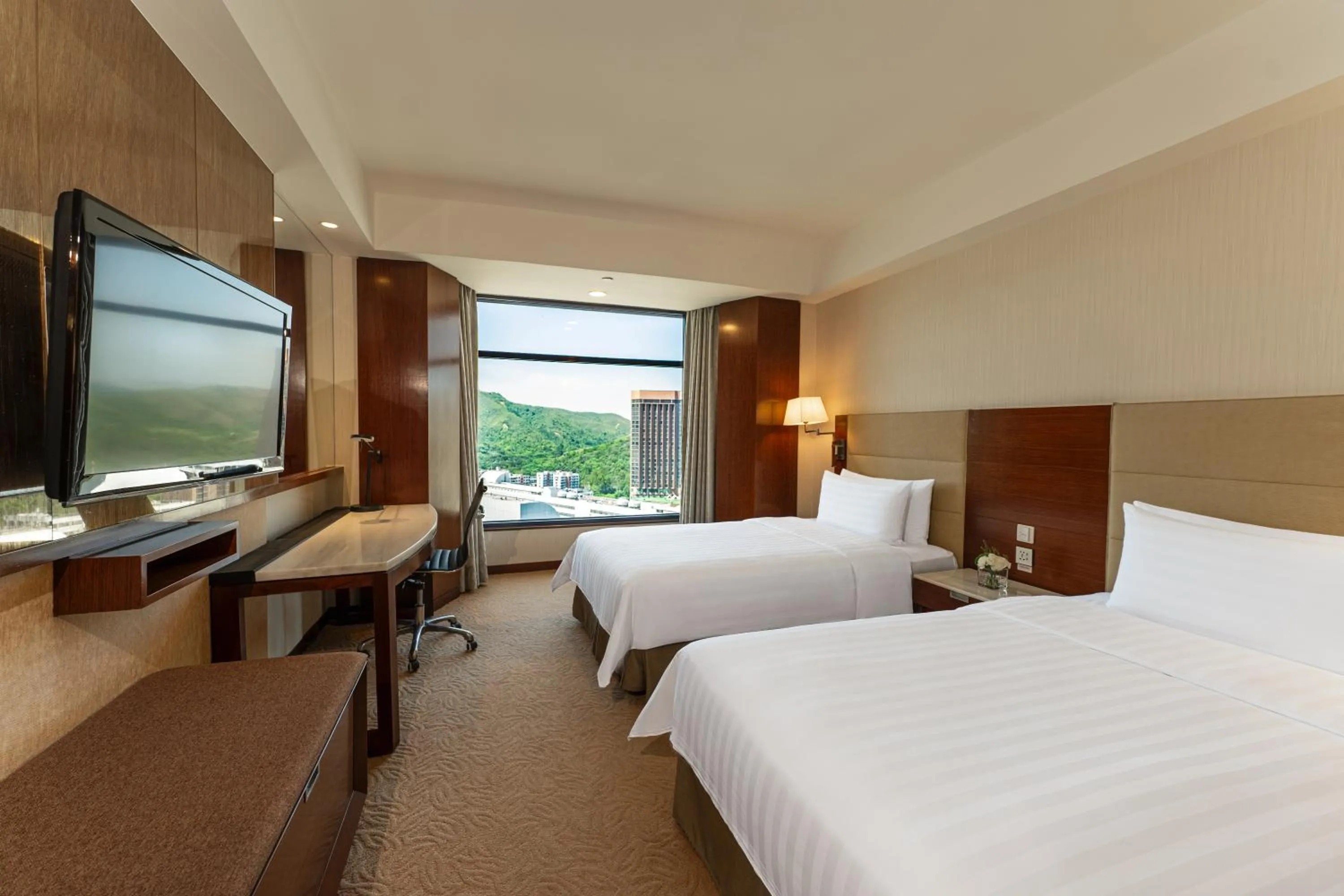 Bed in Shangri-La Shenzhen