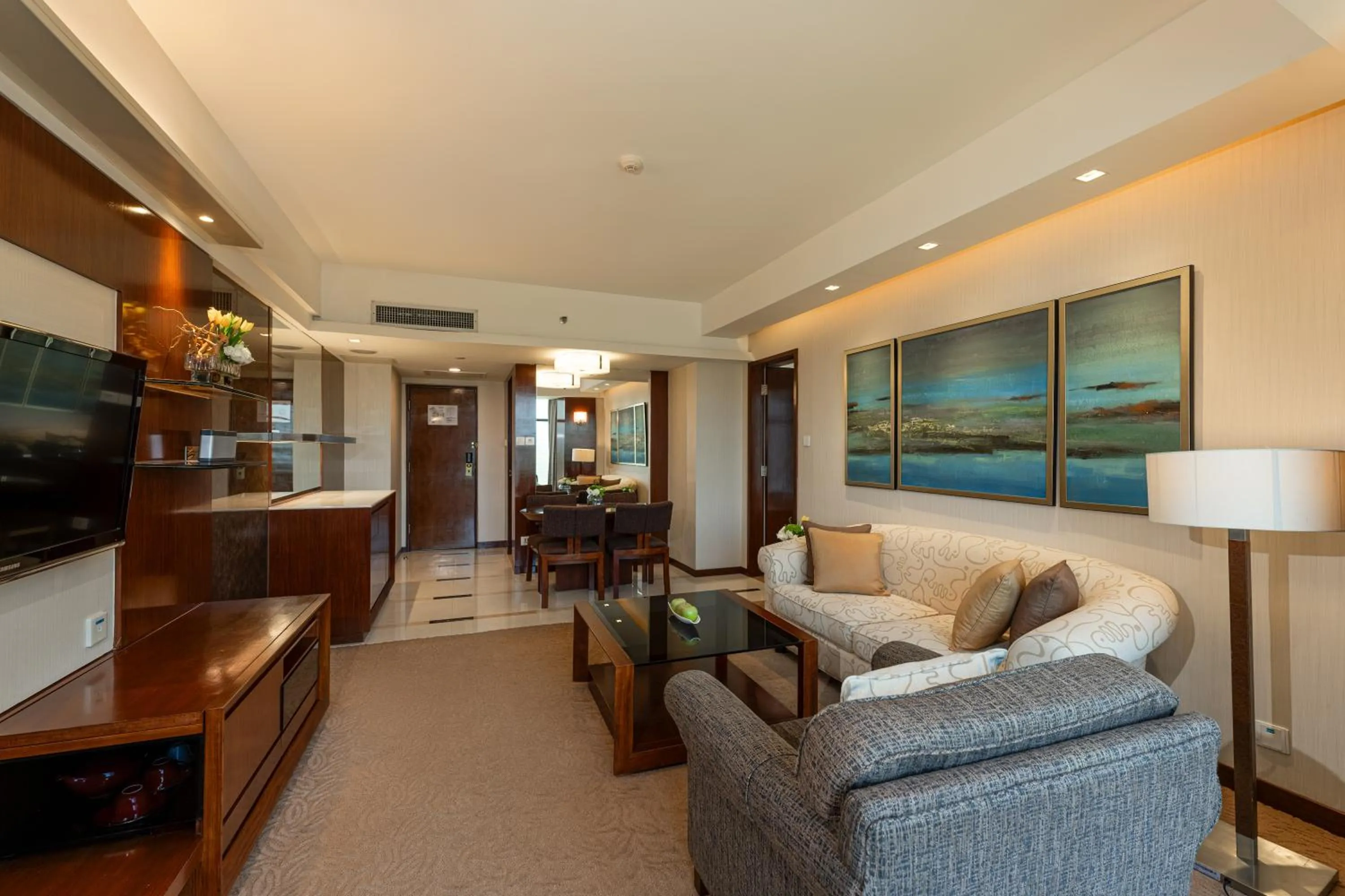 Living room in Shangri-La Shenzhen