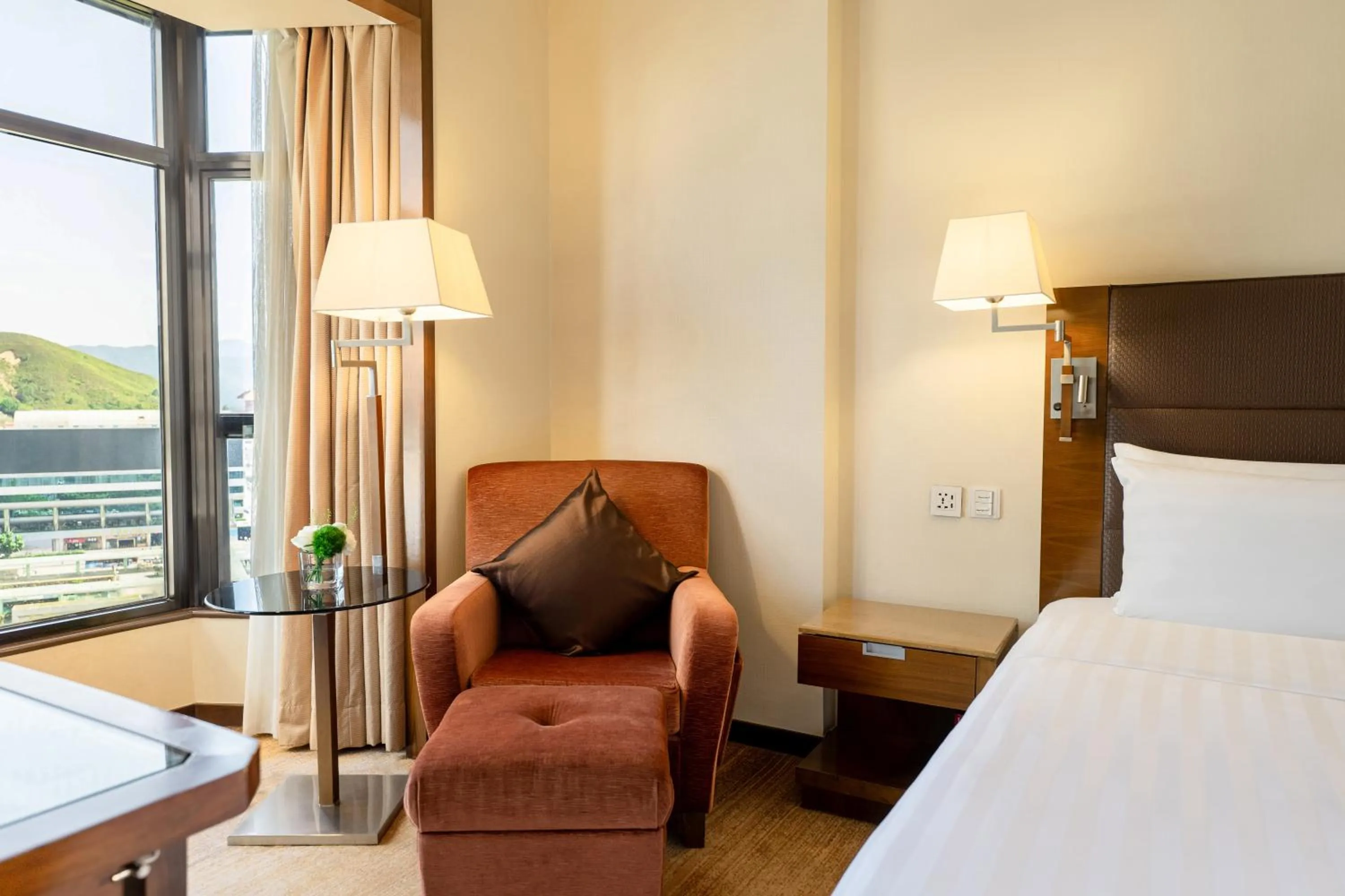 Bed in Shangri-La Shenzhen