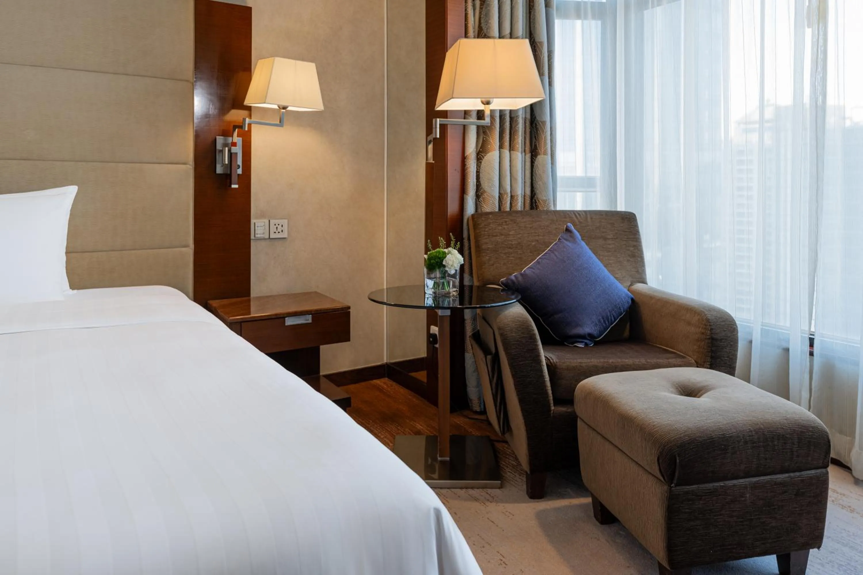 Bed in Shangri-La Shenzhen