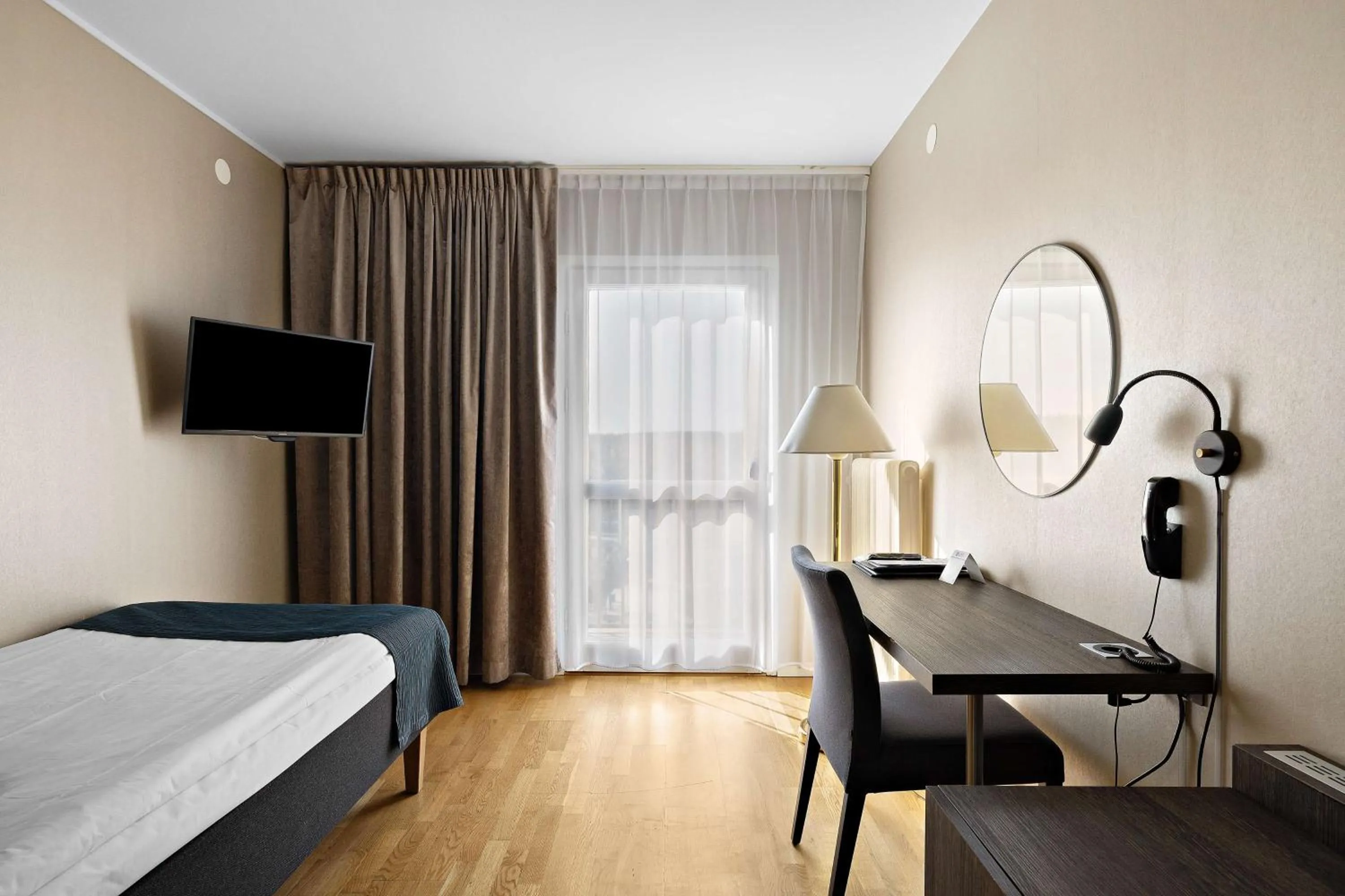 Bedroom, Bed in Best Western Motala Stadshotell