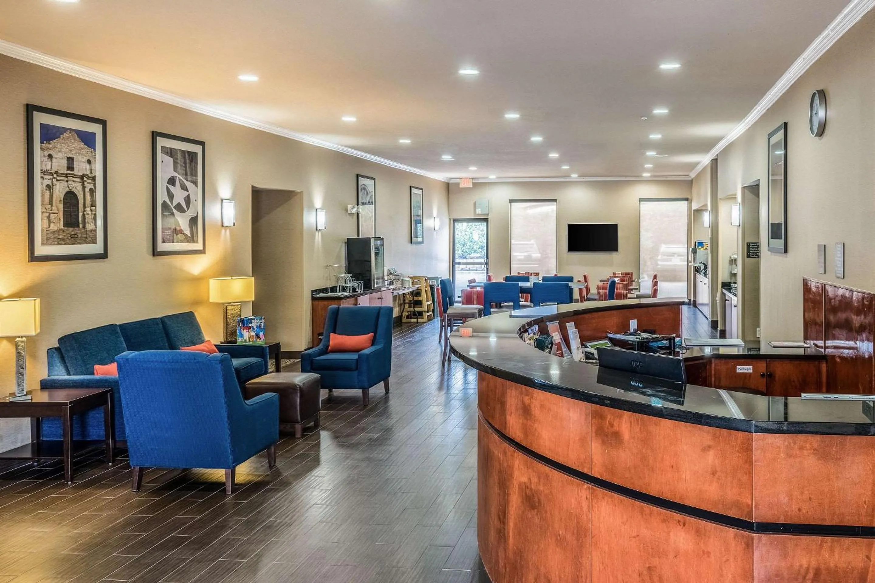 Lobby or reception in Comfort Suites Near Texas State University