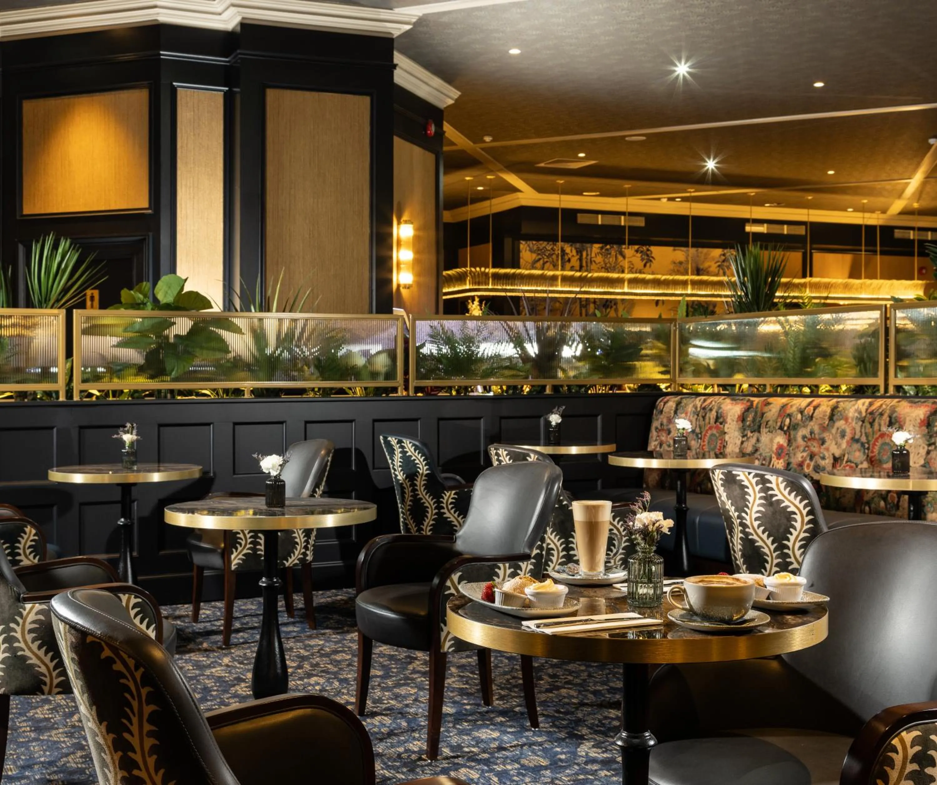 Coffee/tea facilities in Grand Hotel