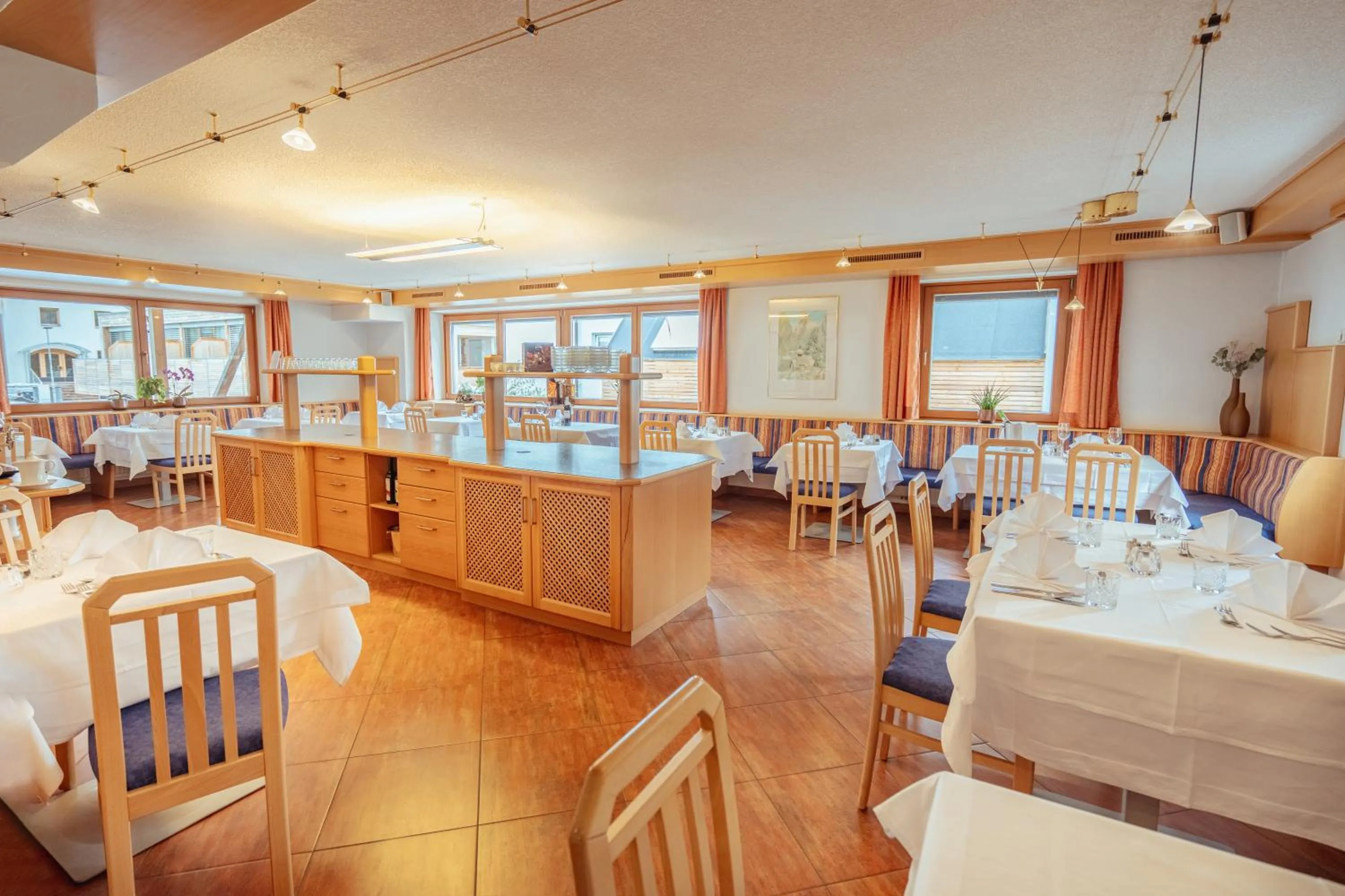 Restaurant/places to eat in Hotel Gesser