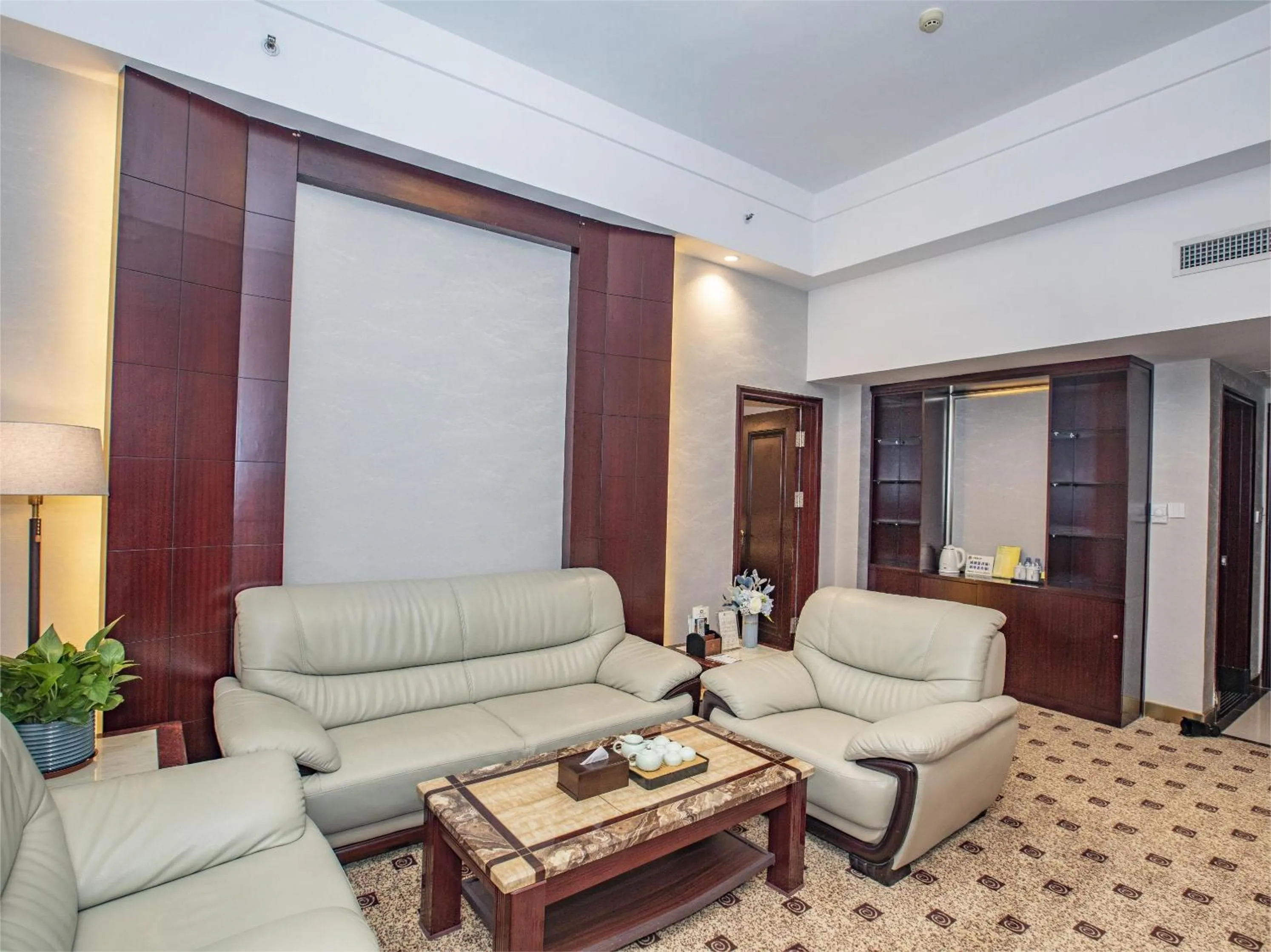 Living room in Junyue Hotel