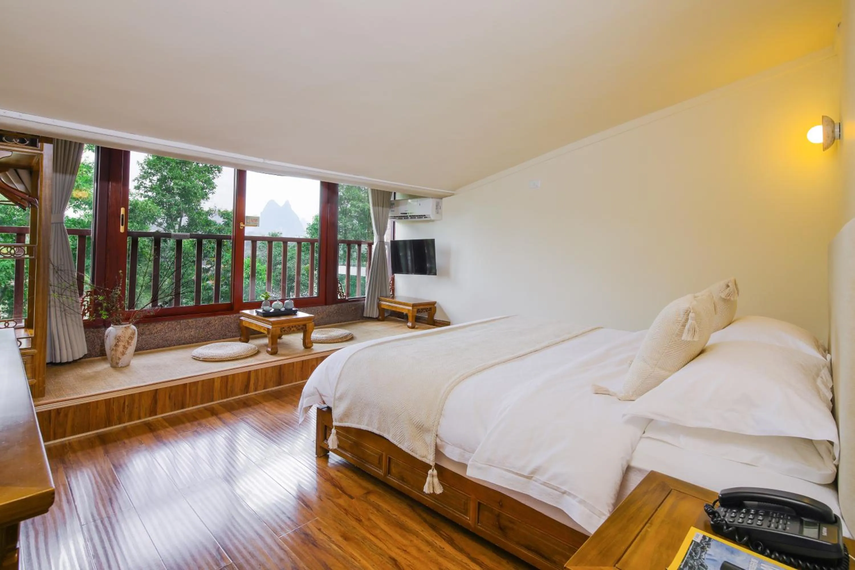 Bedroom, Bed in Yangshuo River View Hotel