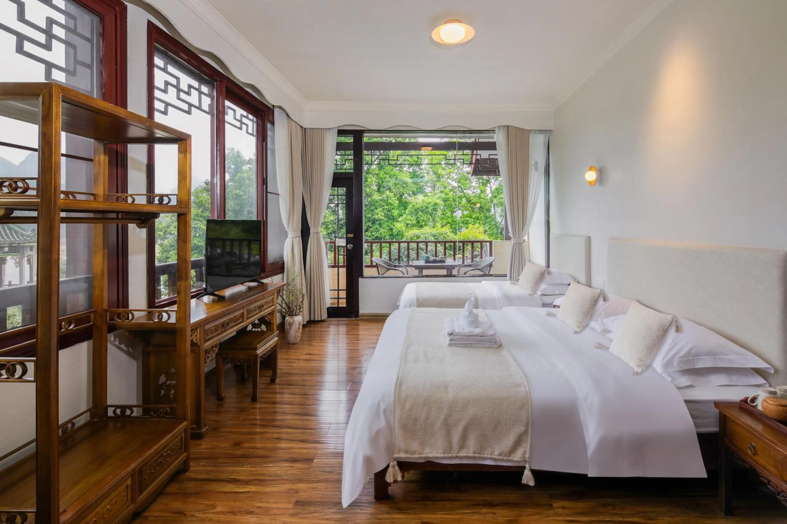 Bedroom, Bed in Yangshuo River View Hotel