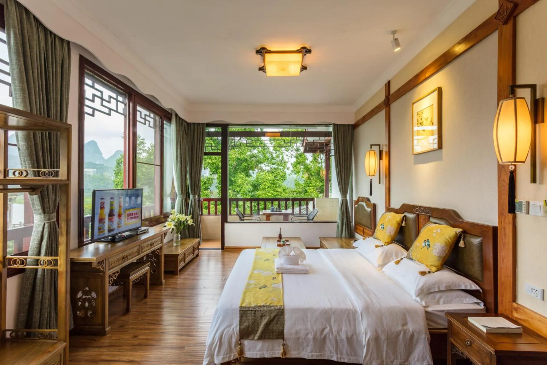 Photo of the whole room, Bed in Yangshuo River View Hotel
