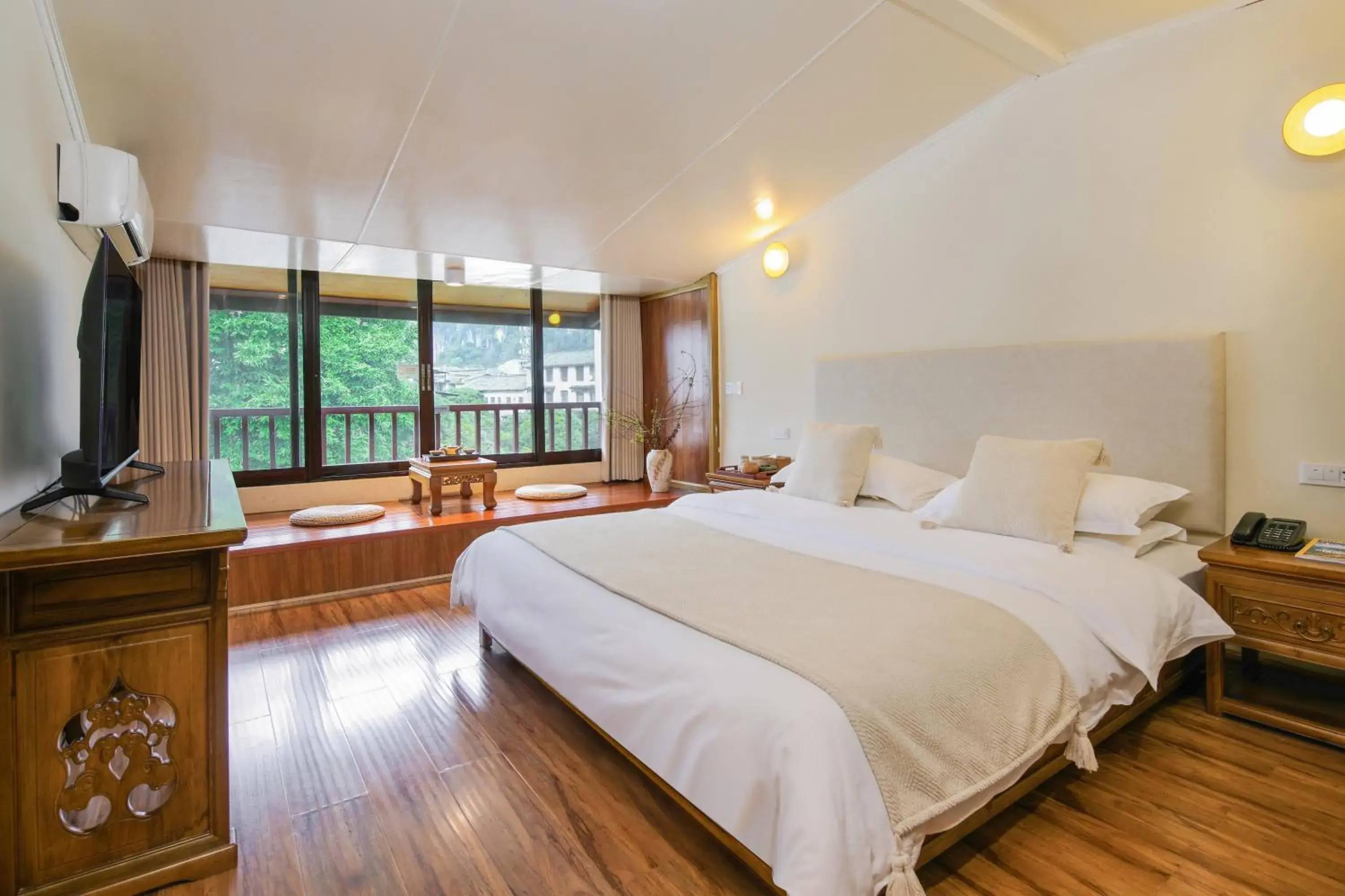 Double Room with Mountain View in Yangshuo River View Hotel Double Room with Mountain View in Yangshuo River View Hotel