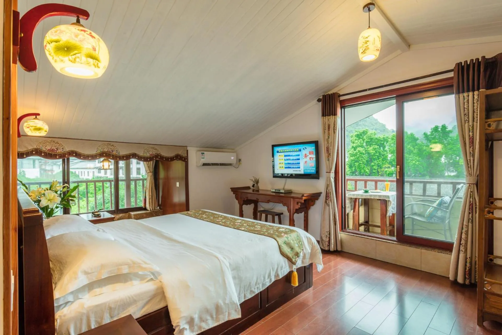 Photo of the whole room, Bed in Yangshuo River View Hotel