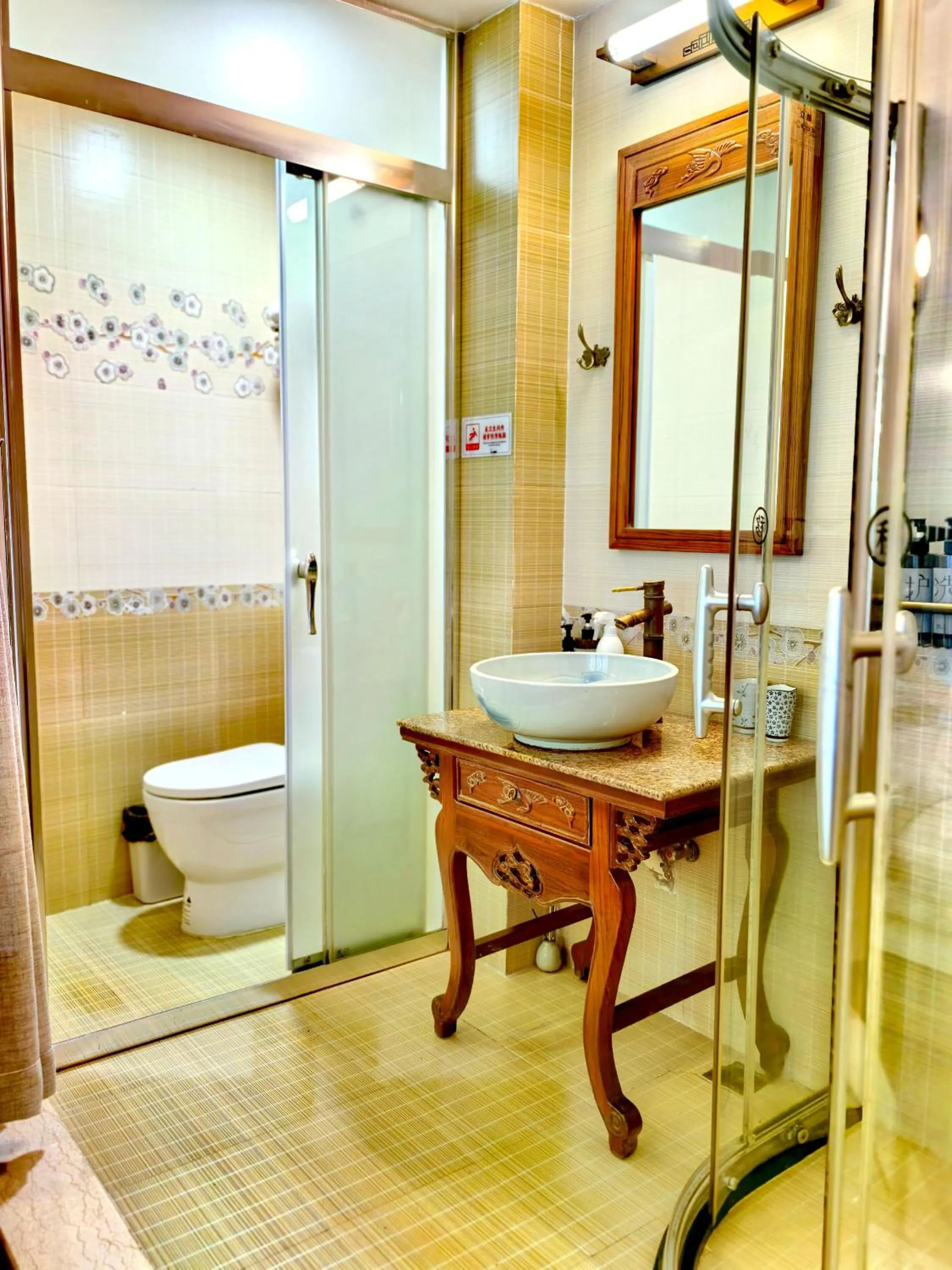 Shower in Yangshuo River View Hotel