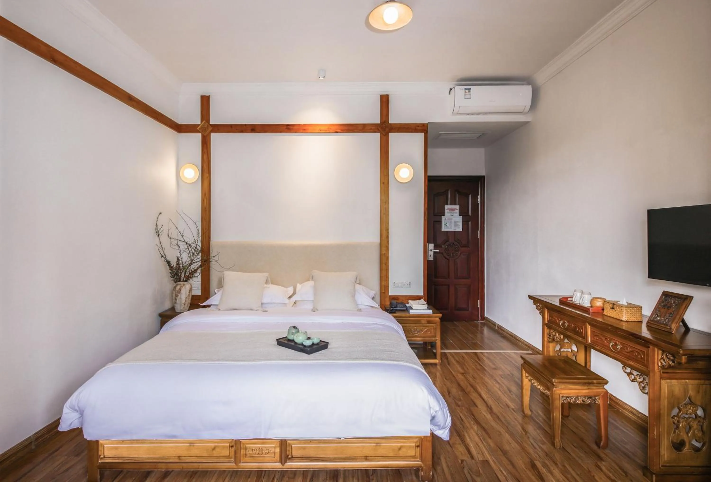 Bedroom, Bed in Yangshuo River View Hotel