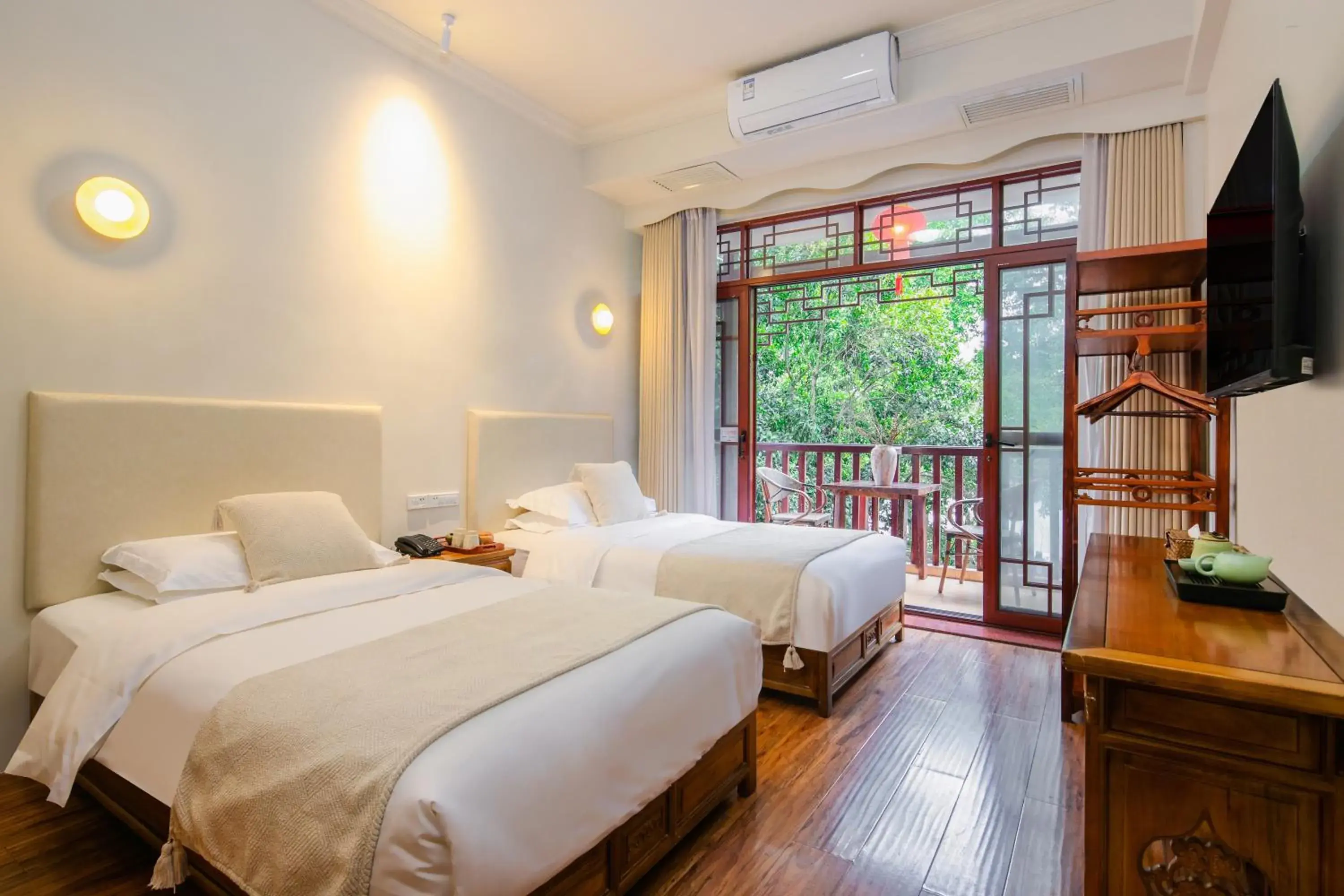 Twin Room with Balcony in Yangshuo River View Hotel Twin Room with Balcony in Yangshuo River View Hotel