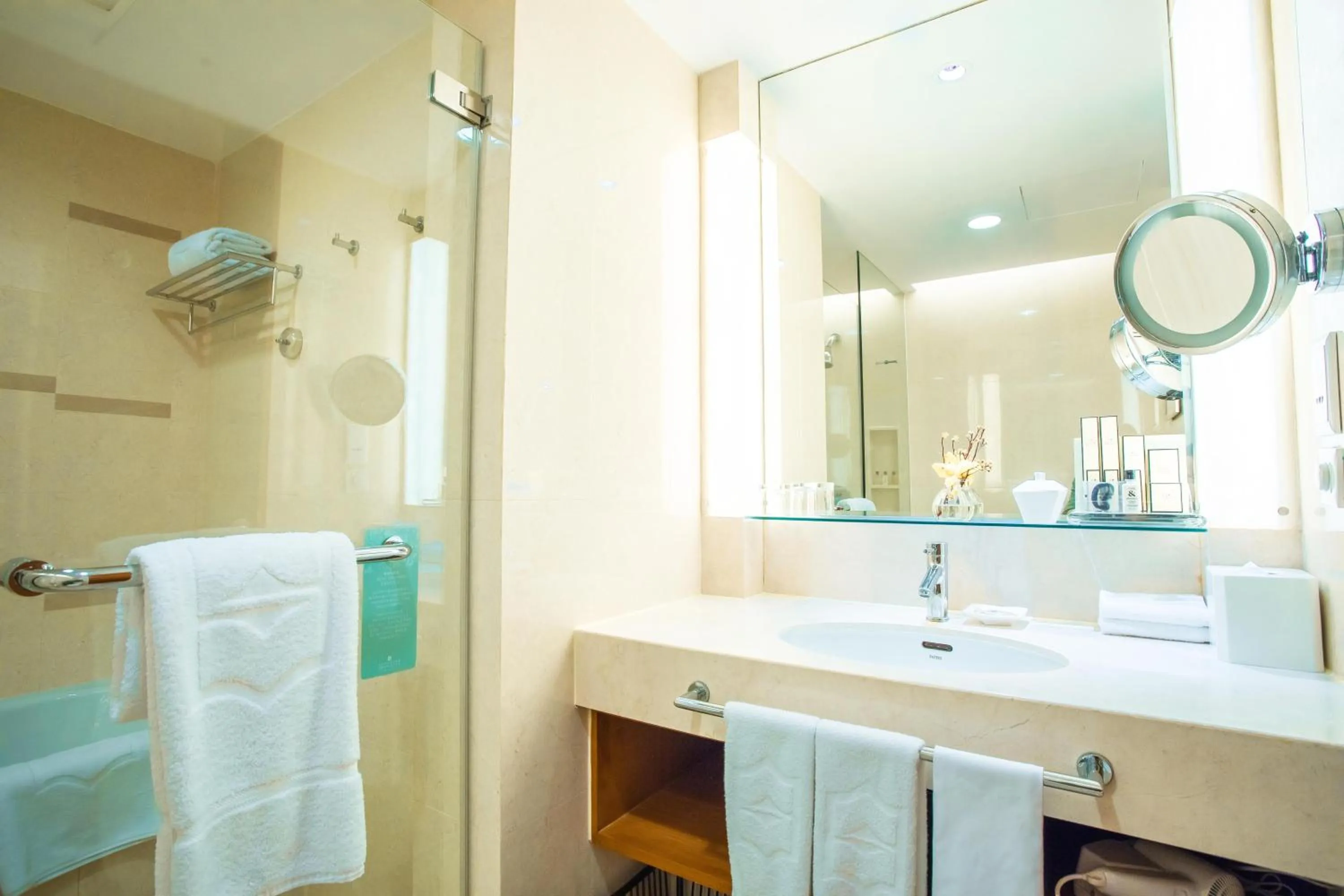 Bathroom in Shangri-La Baotou